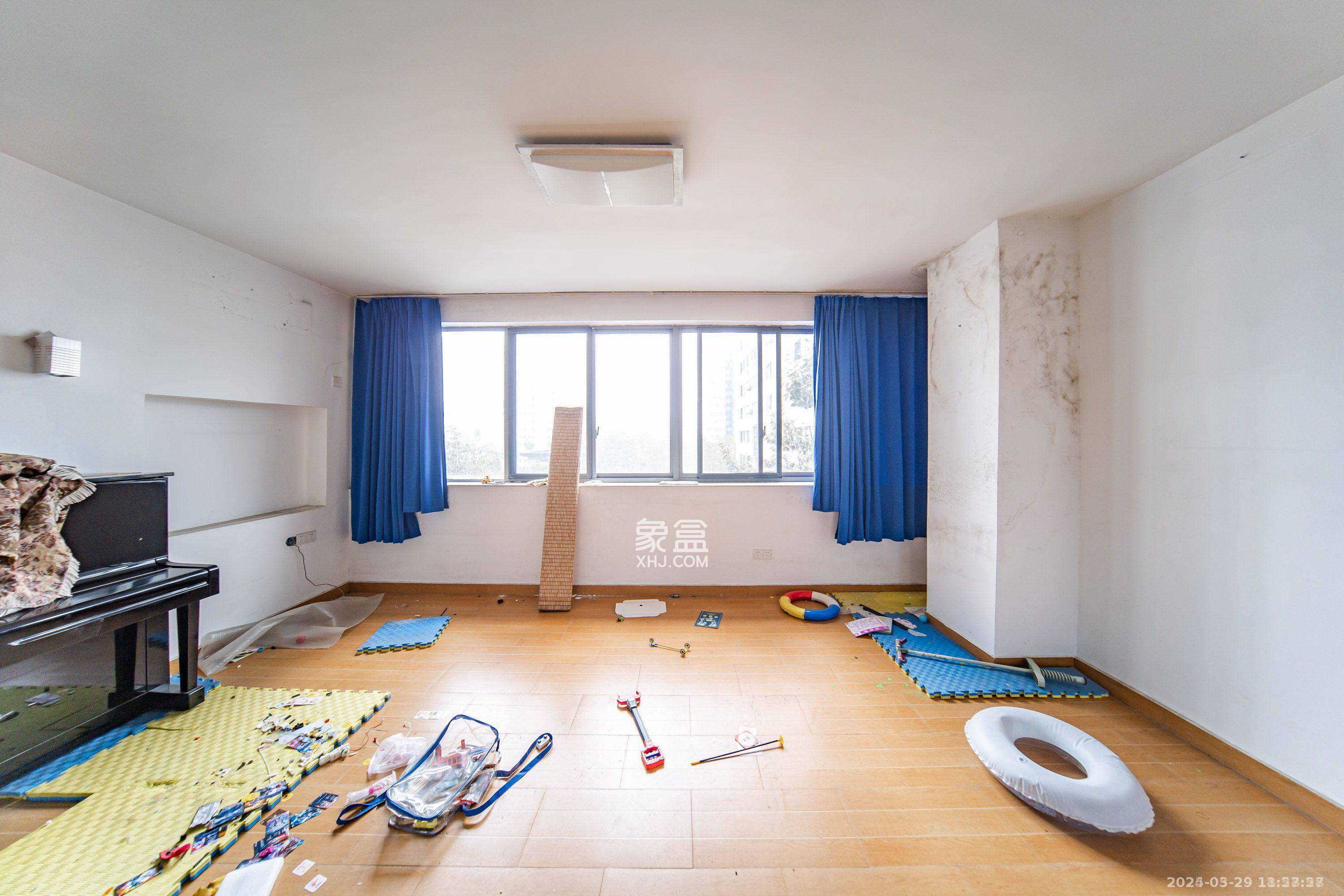 阳光100一期、四五期 5室2厅3卫 6500.0元/月 阳光100一期、四五期 5室2厅3卫 6500.0元/月室内图