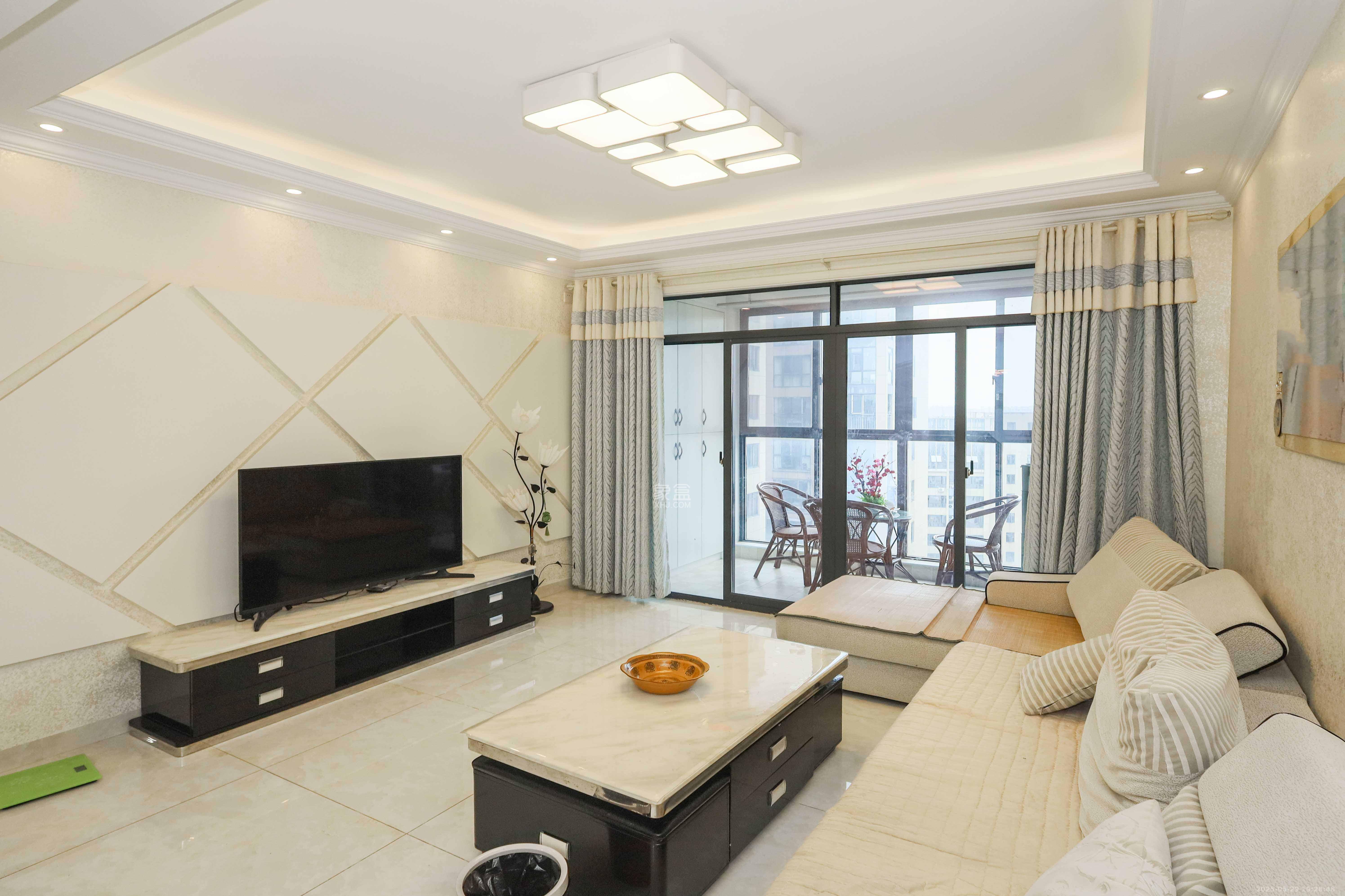 润芳园 4室2厅2卫 120.0万 润芳园 4室2厅2卫 120.0万客厅