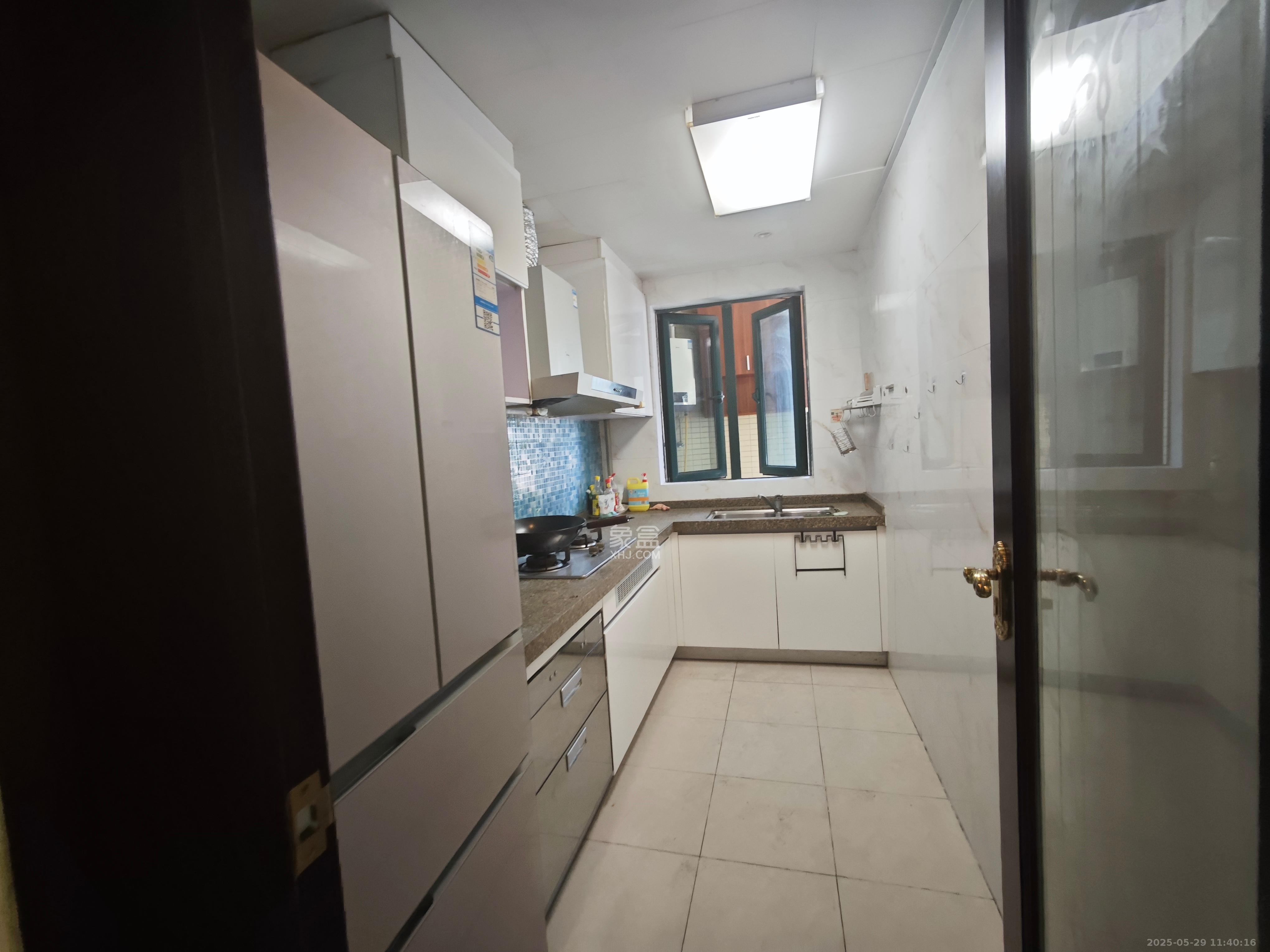 恒大翡翠华庭 3室2厅2卫 2200.0元/月 恒大翡翠华庭 3室2厅2卫 2200.0元/月室内图