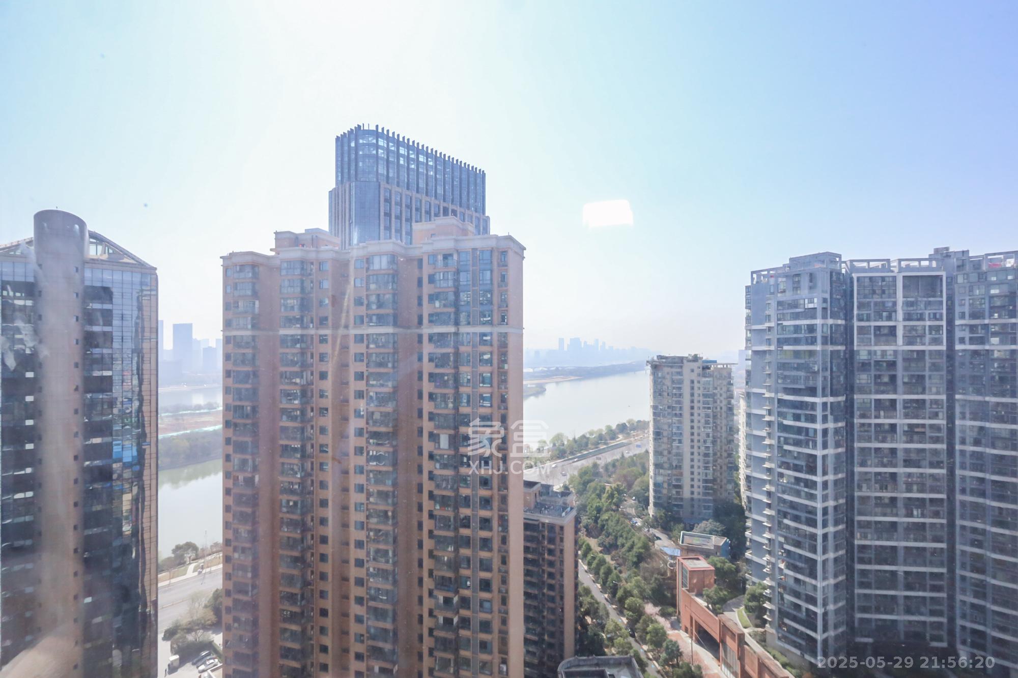 滨江府1913  4室2厅2卫   215.00万其他