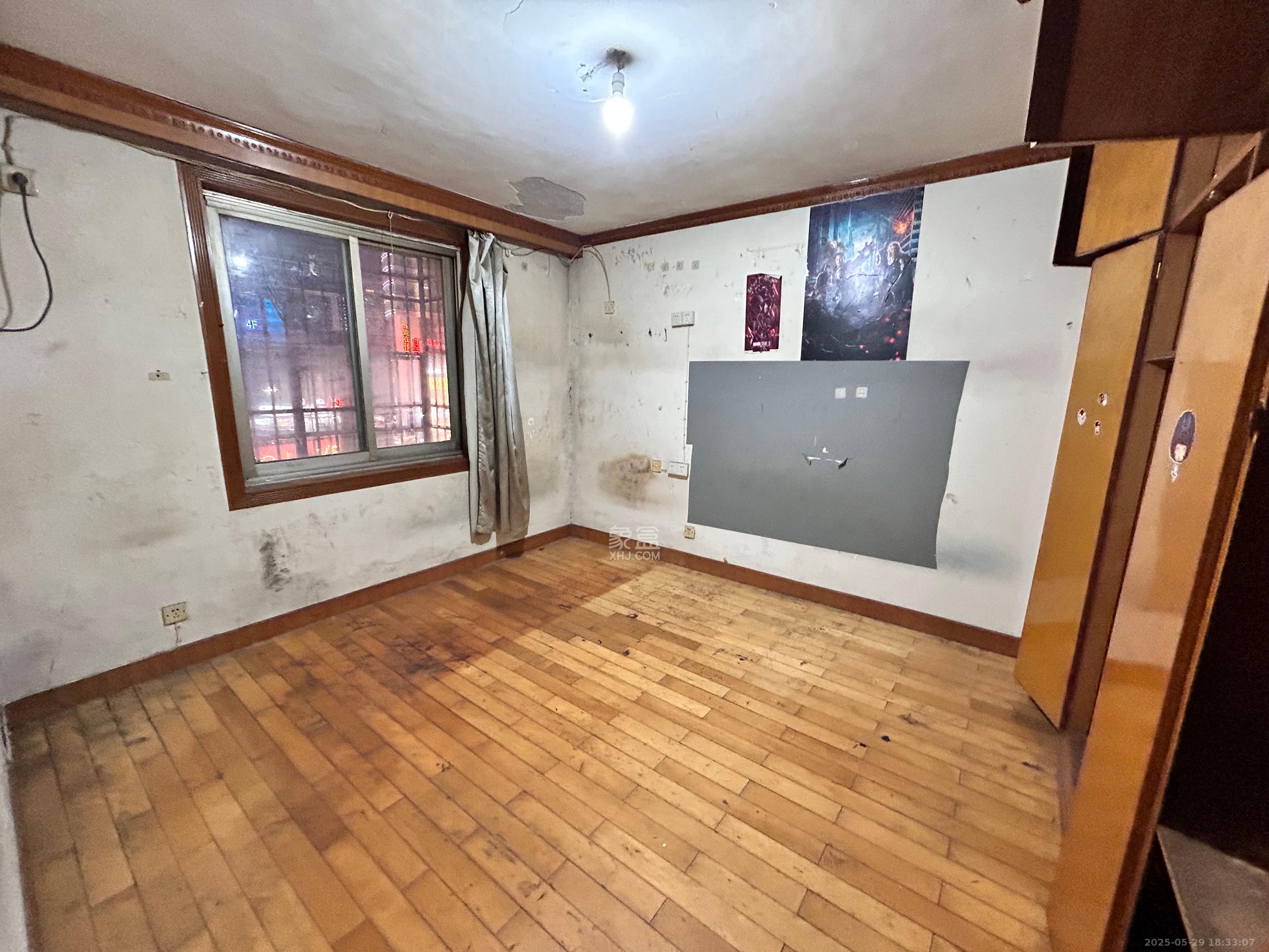 坡子街综合楼 3室2厅1卫 2900.0元/月 坡子街综合楼 3室2厅1卫 2900.0元/月室内图