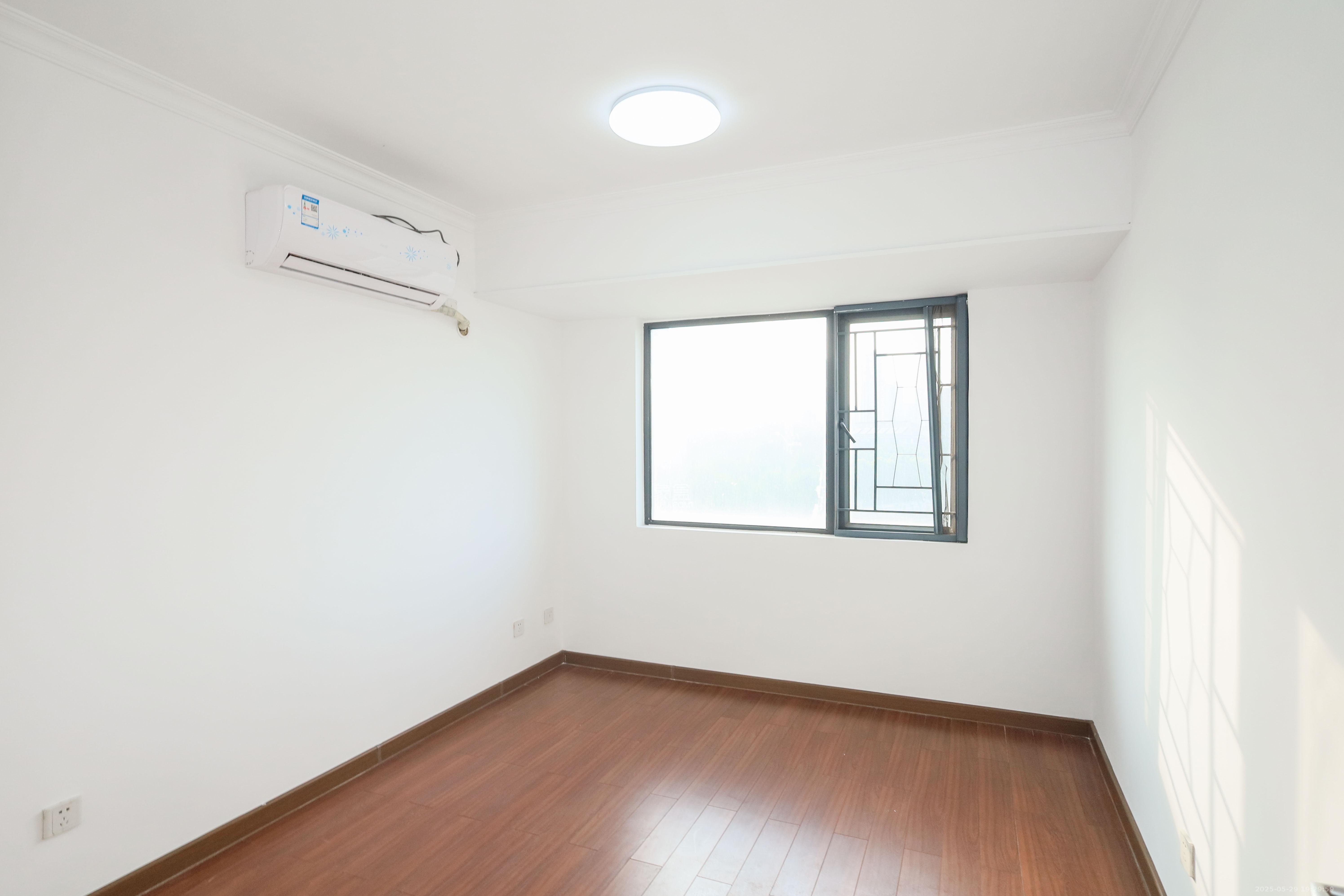 万科城市花园  3室2厅2卫    98.8万 万科城市花园  3室2厅2卫    98.8万卧室