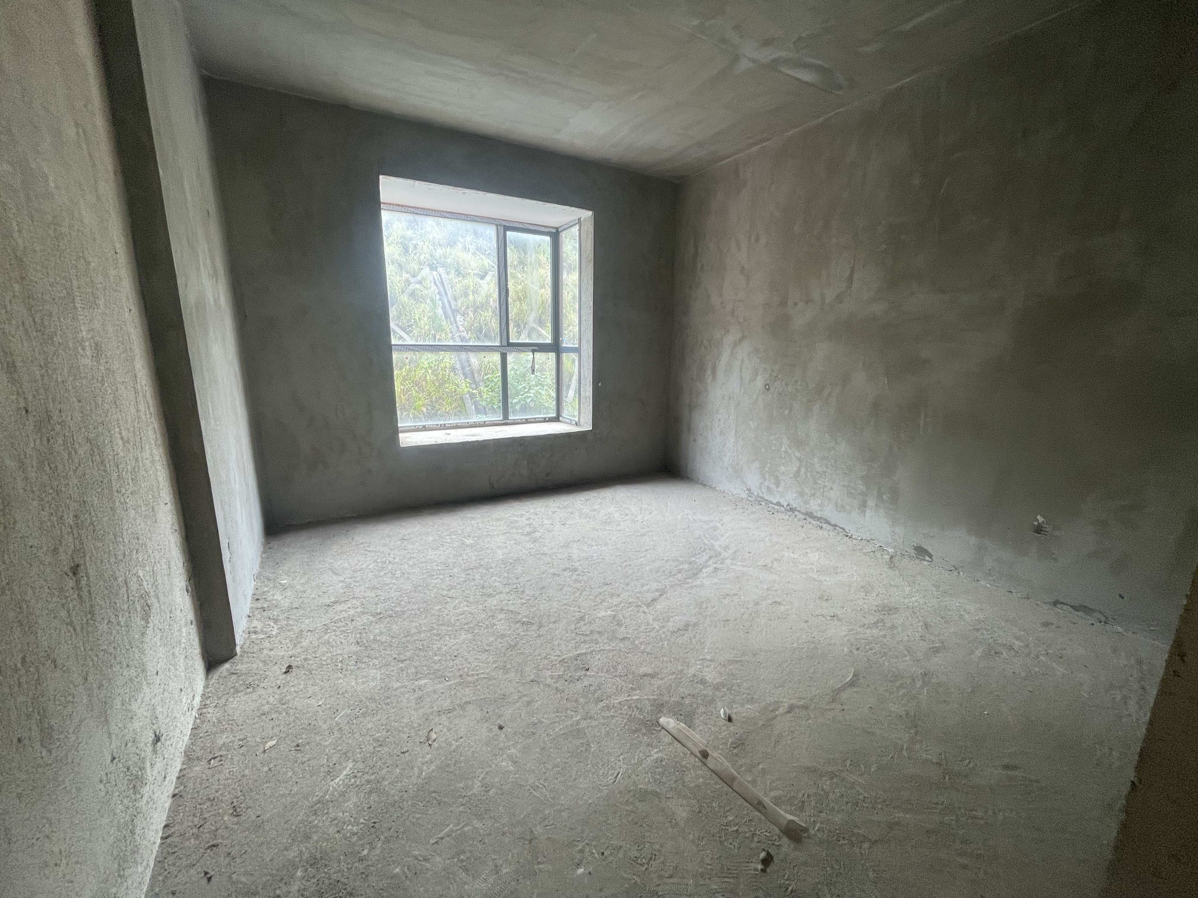 和泰家园  5室2厅2卫    79.8万客厅