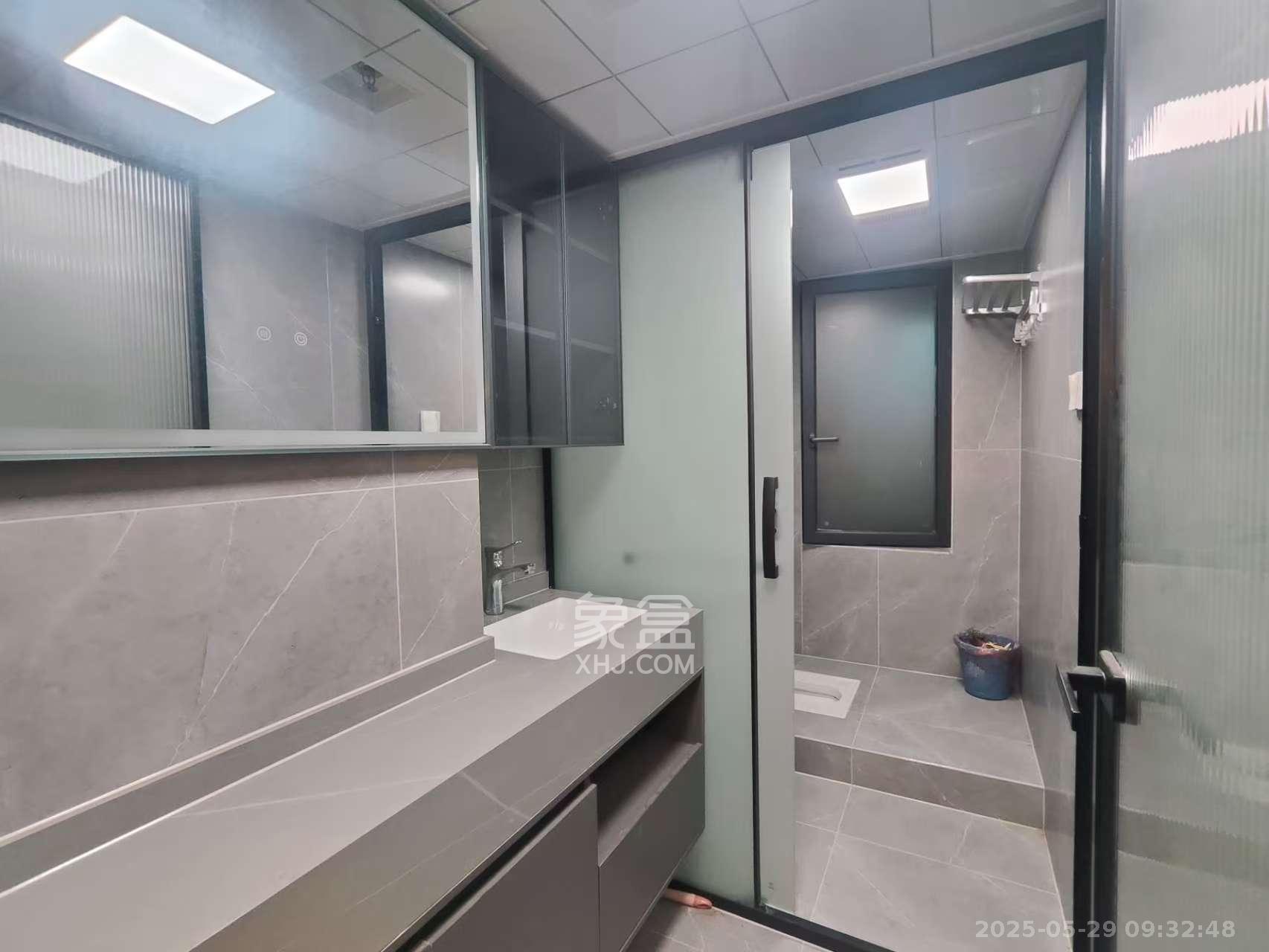 东盈商业广场(华泉城市广场) 1室0厅0卫 3500.0元/月 东盈商业广场(华泉城市广场) 1室0厅0卫 3500.0元/月室内图