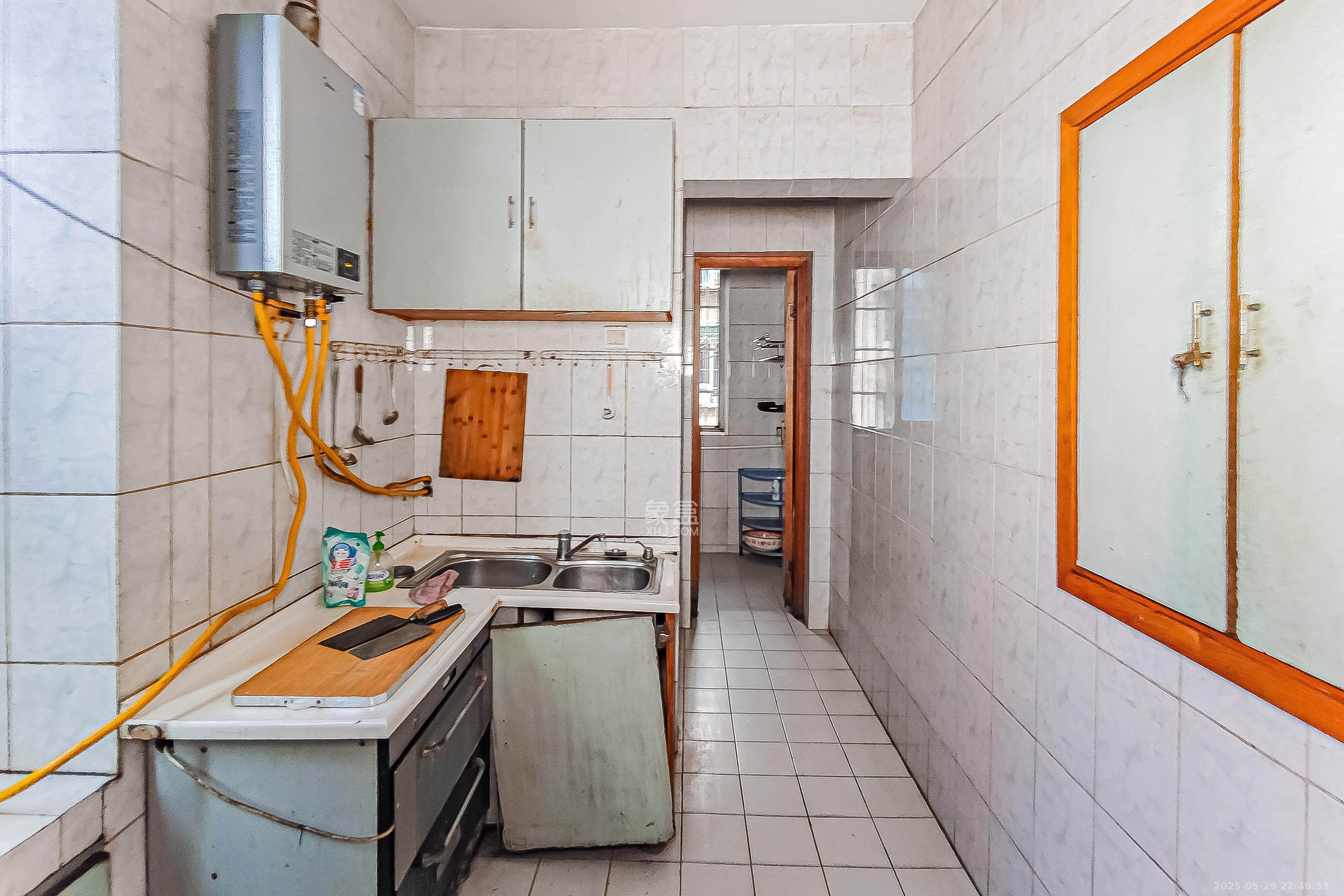 红旗综合安置楼  3室2厅2卫    65.0万厨房