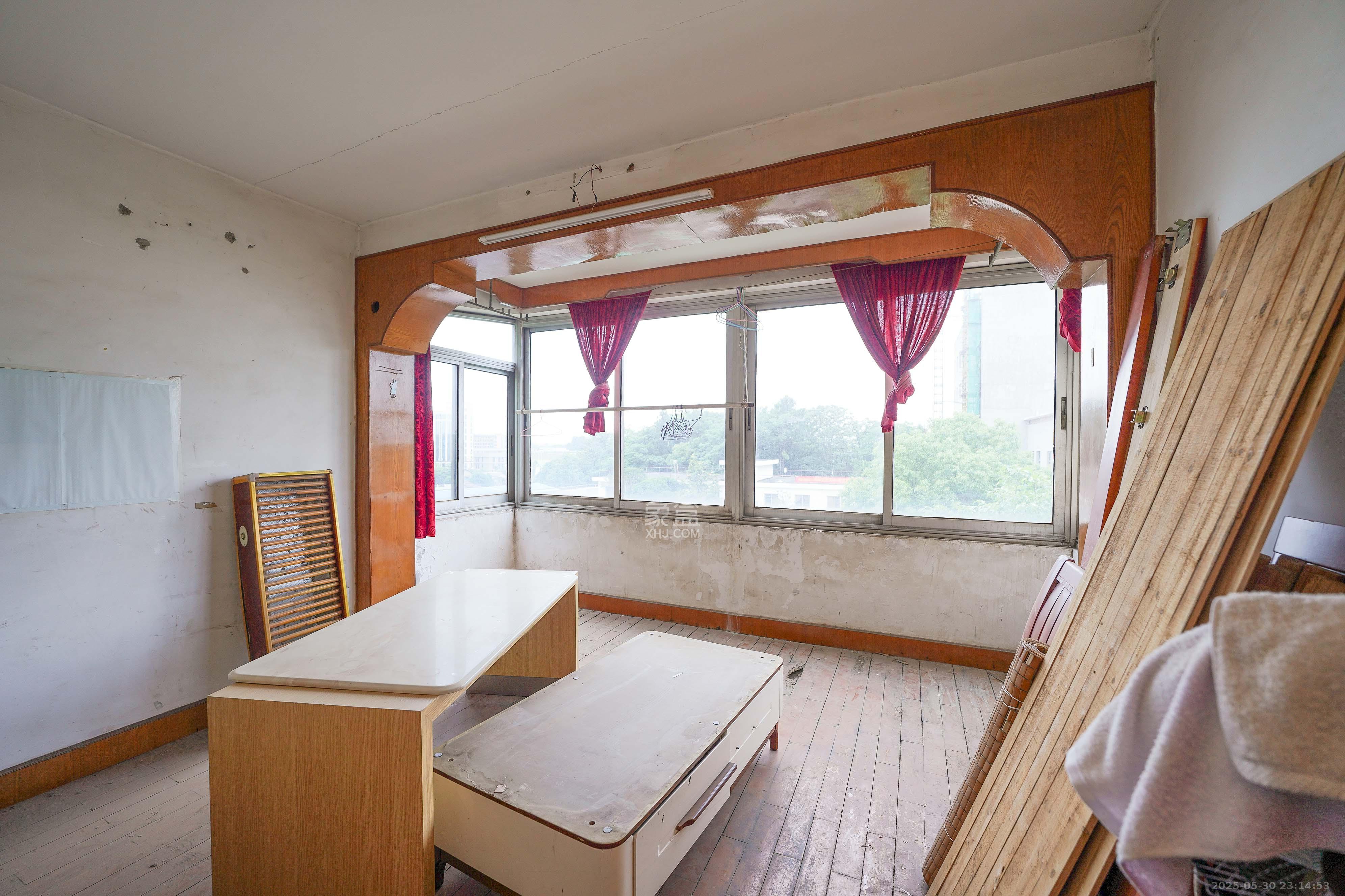 暮云镇水电八局 3室2厅1卫 30.0万 暮云镇水电八局 3室2厅1卫 30.0万卧室