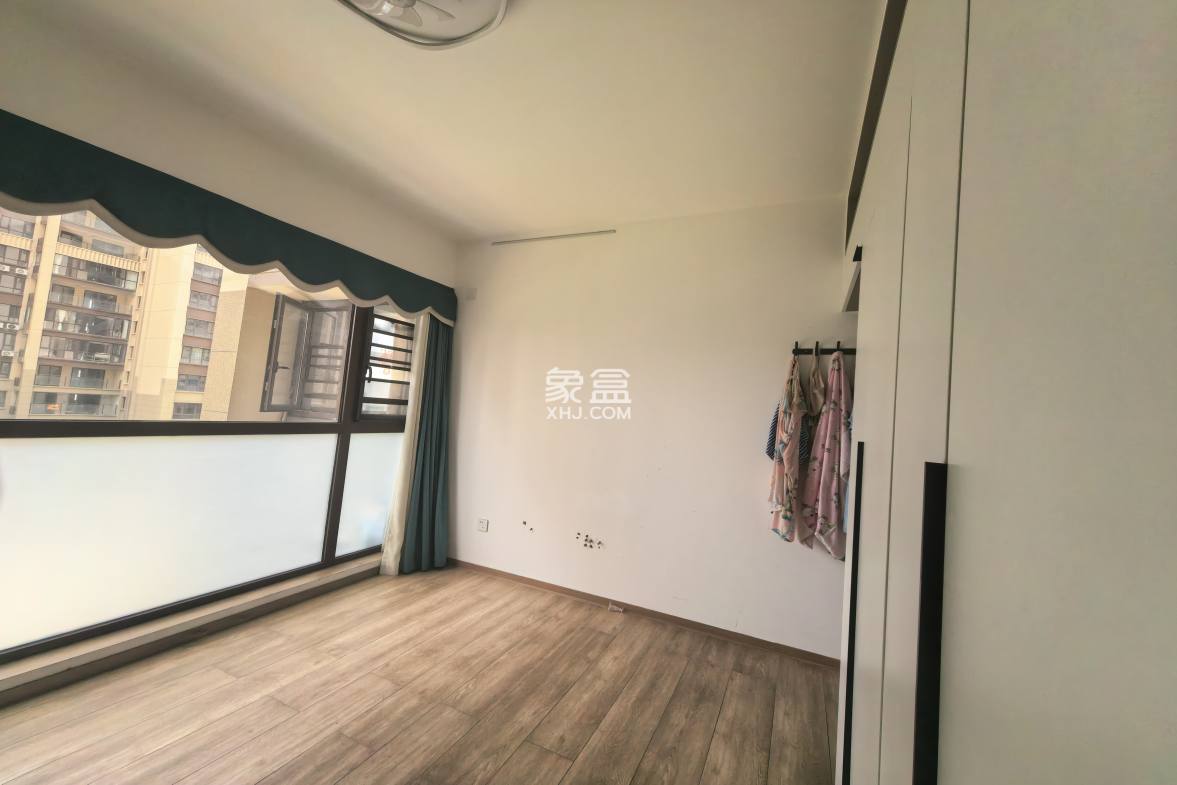 恩祥新城 4室2厅2卫 3800.0元/月 恩祥新城 4室2厅2卫 3800.0元/月室内图