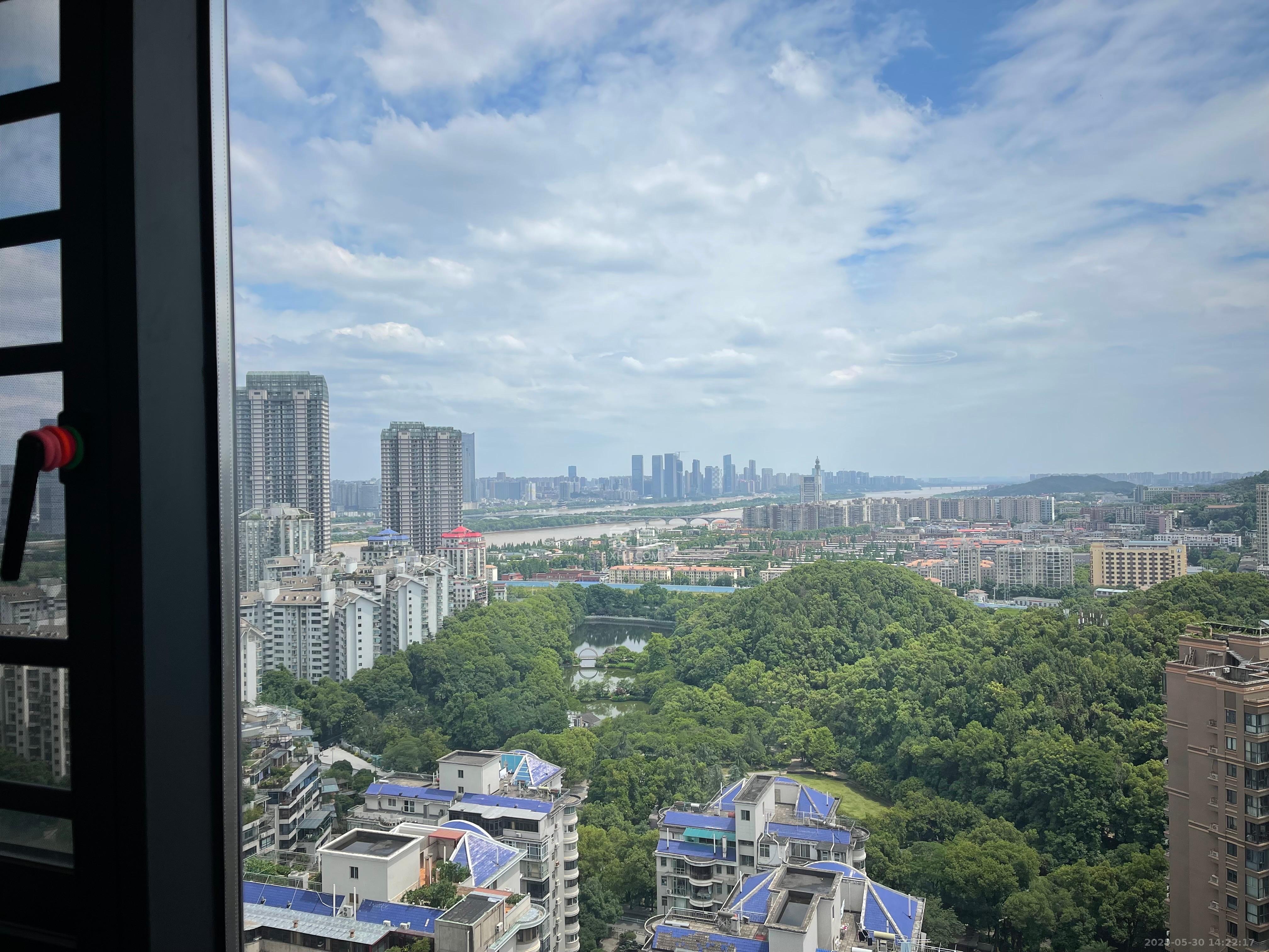 枫树园  3室2厅1卫   2700.00元/月