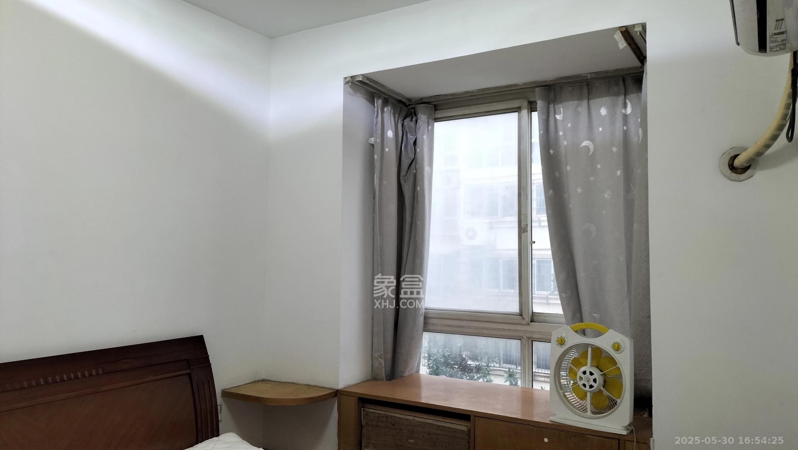 德润园 4室2厅1卫 2000.0元/月 德润园 4室2厅1卫 2000.0元/月室内图