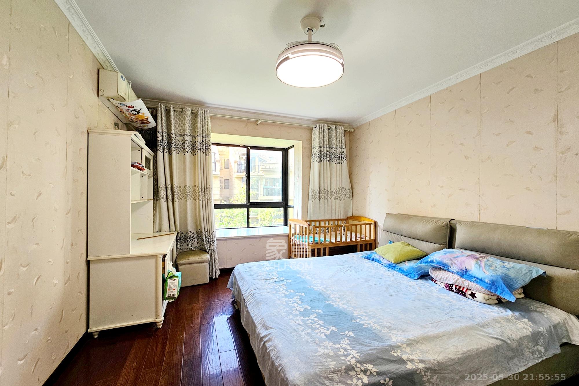 三江花中城 5室2厅2卫 126.8万 三江花中城 5室2厅2卫 126.8万卧室