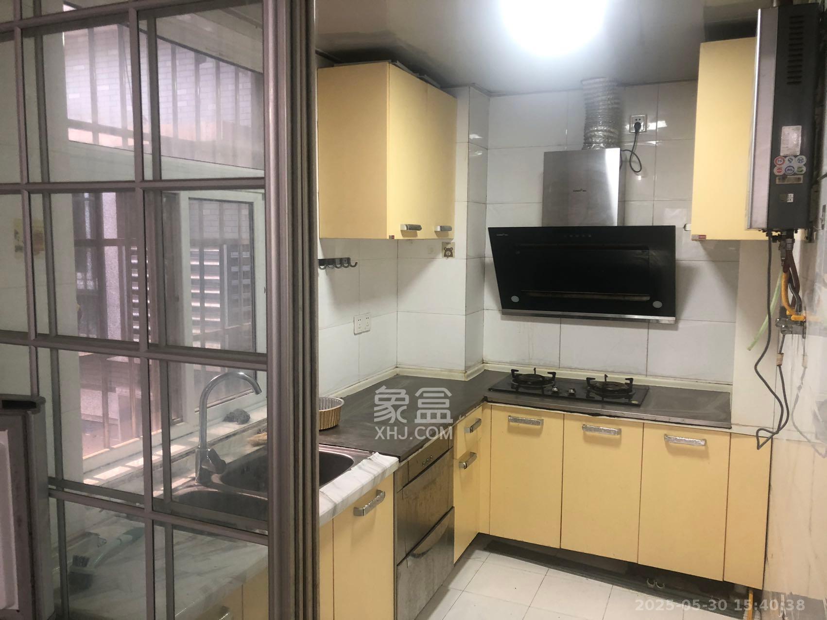 嘉盛华庭(一期、二期、三期) 2室2厅1卫 2500.0元/月 嘉盛华庭(一期、二期、三期) 2室2厅1卫 2500.0元/月室内图