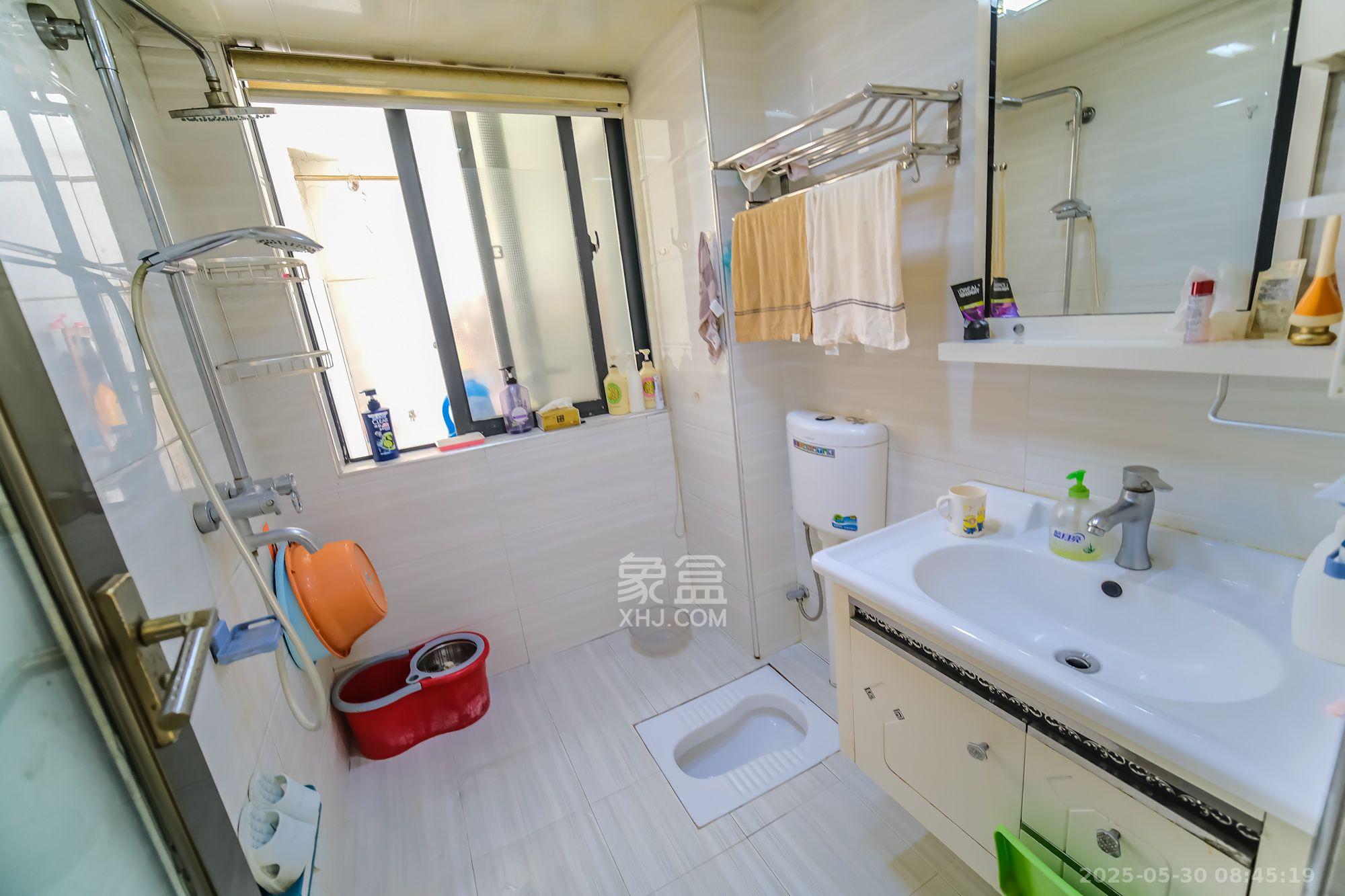 三一街区  2室2厅1卫   1700.00元/月室内图