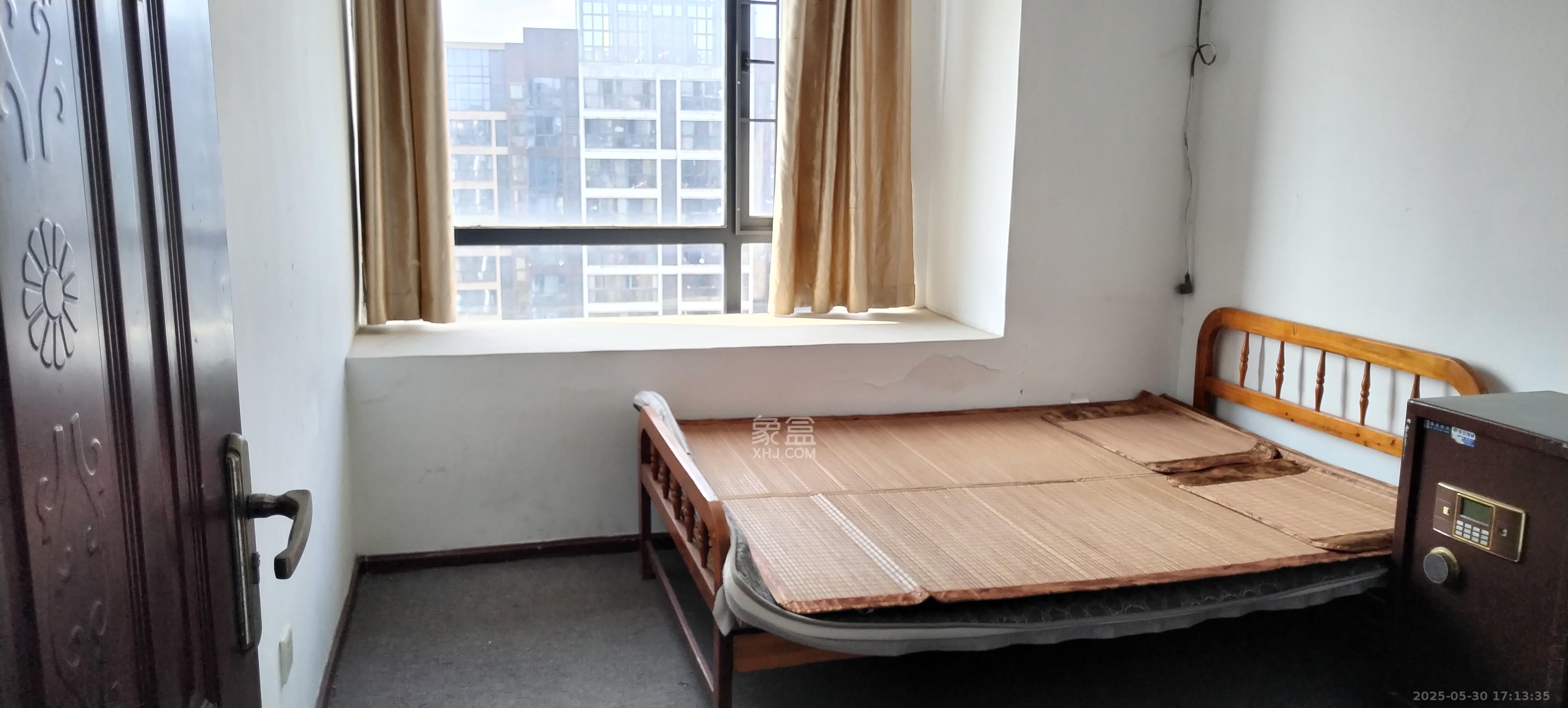 融科东南海  4室2厅1卫    2200.0元/月 融科东南海  4室2厅1卫    2200.0元/月室内图