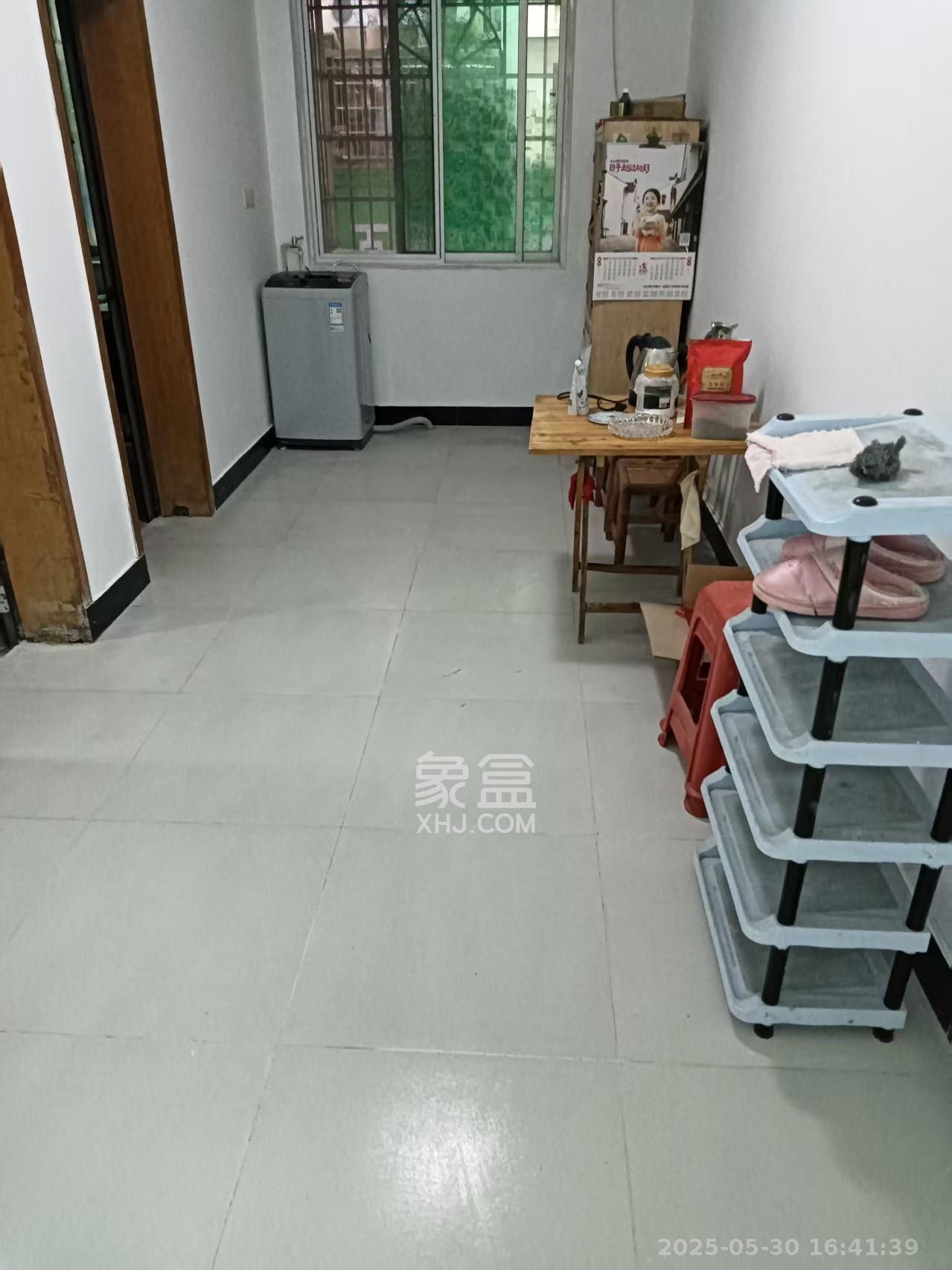 中南汽车世界 2室2厅1卫 1300.0元/月 中南汽车世界 2室2厅1卫 1300.0元/月室内图