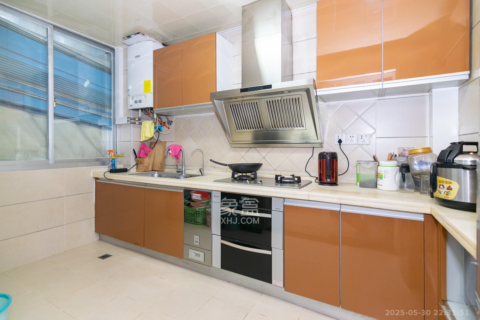 双龙警苑 3室2厅2卫 67.99万 双龙警苑 3室2厅2卫 67.99万厨房