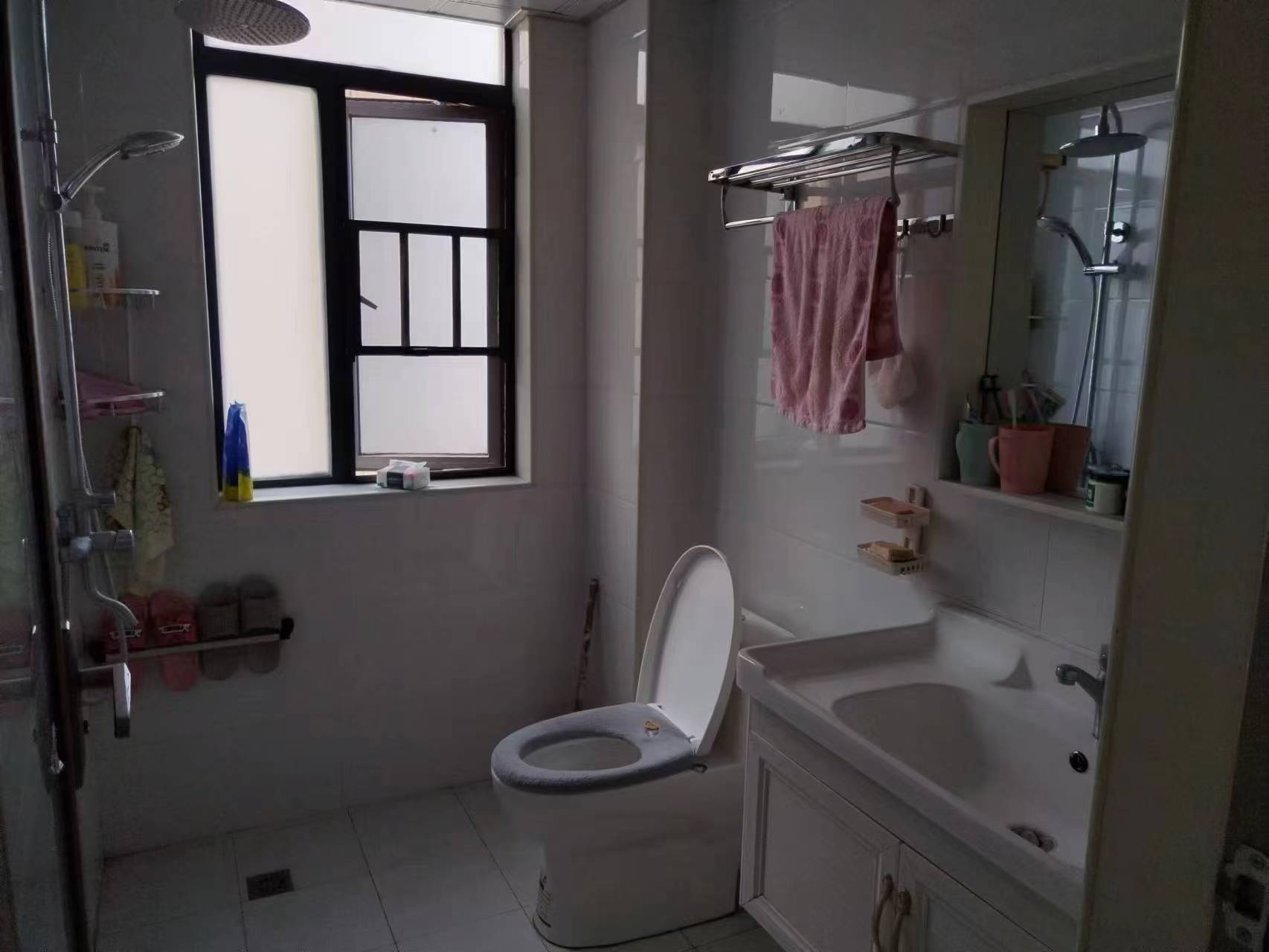 百弘学府城 3室2厅2卫 1800.0元/月 百弘学府城 3室2厅2卫 1800.0元/月室内图