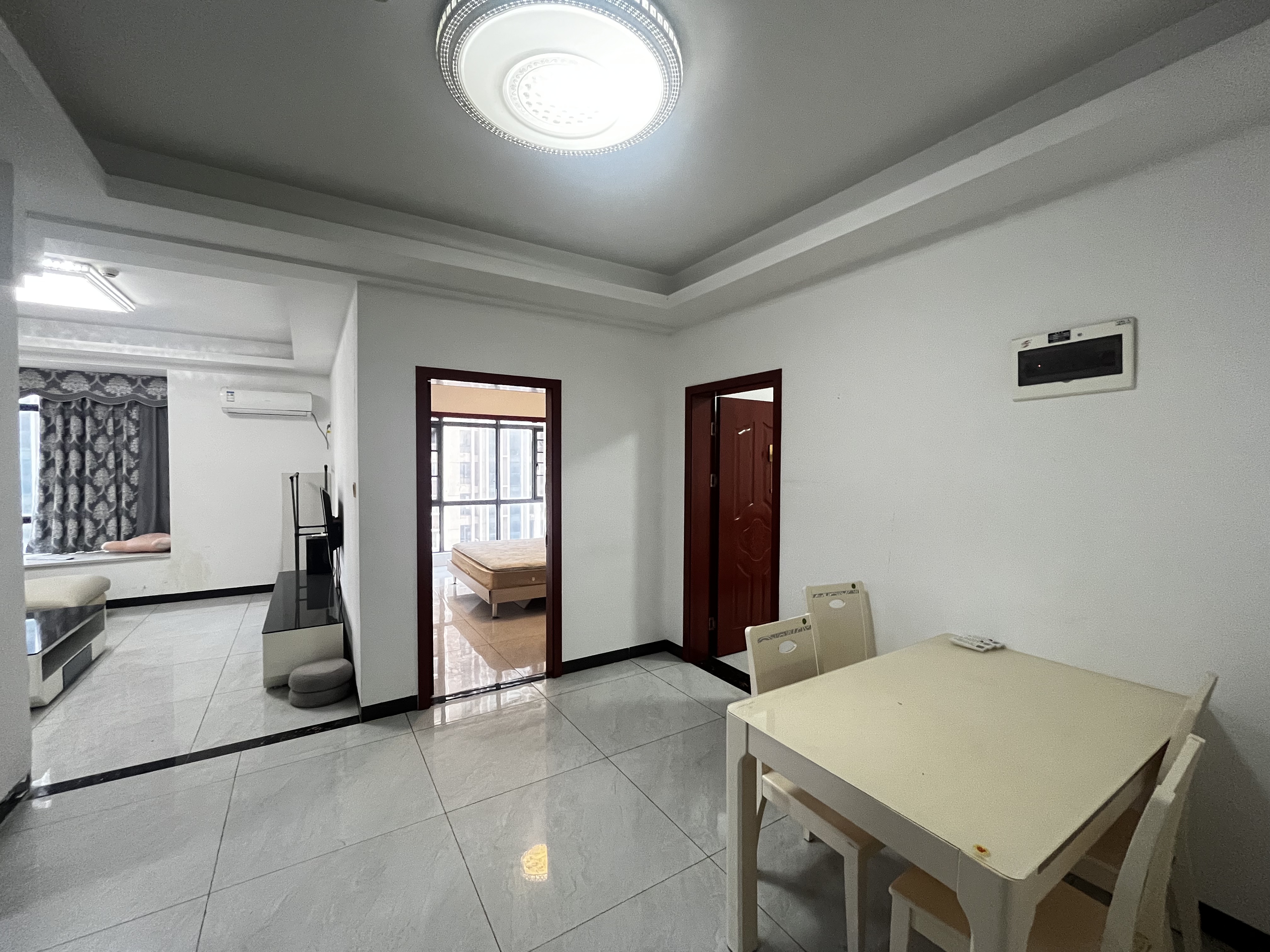 流金岁月-华晨国际  2室2厅1卫    60.0万 流金岁月-华晨国际  2室2厅1卫    60.0万室内图