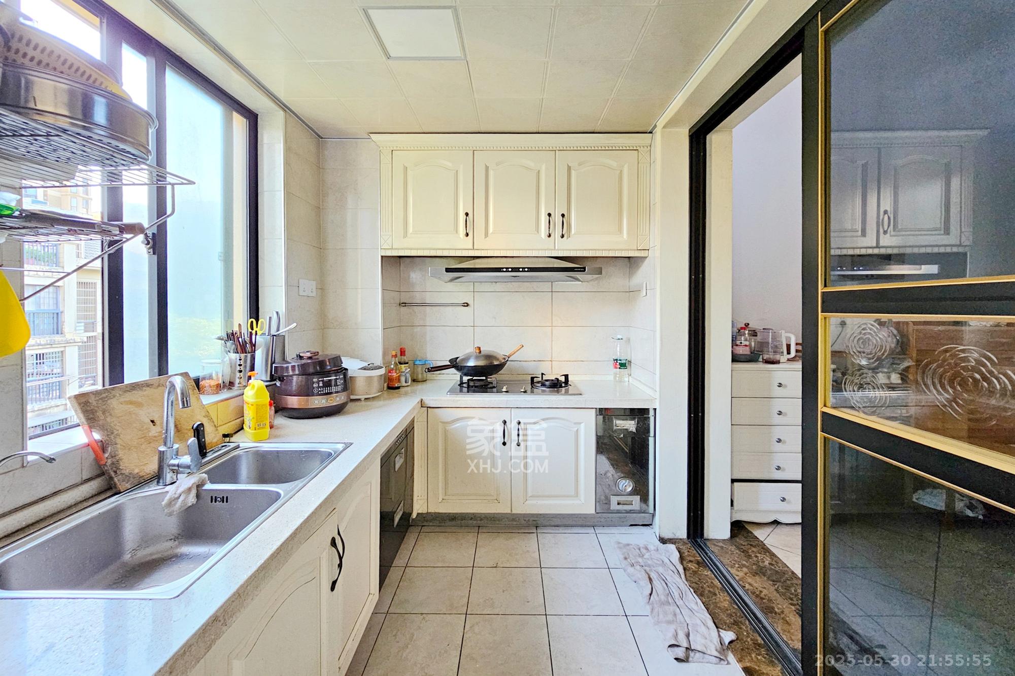 三江花中城 5室2厅2卫 126.8万 三江花中城 5室2厅2卫 126.8万厨房