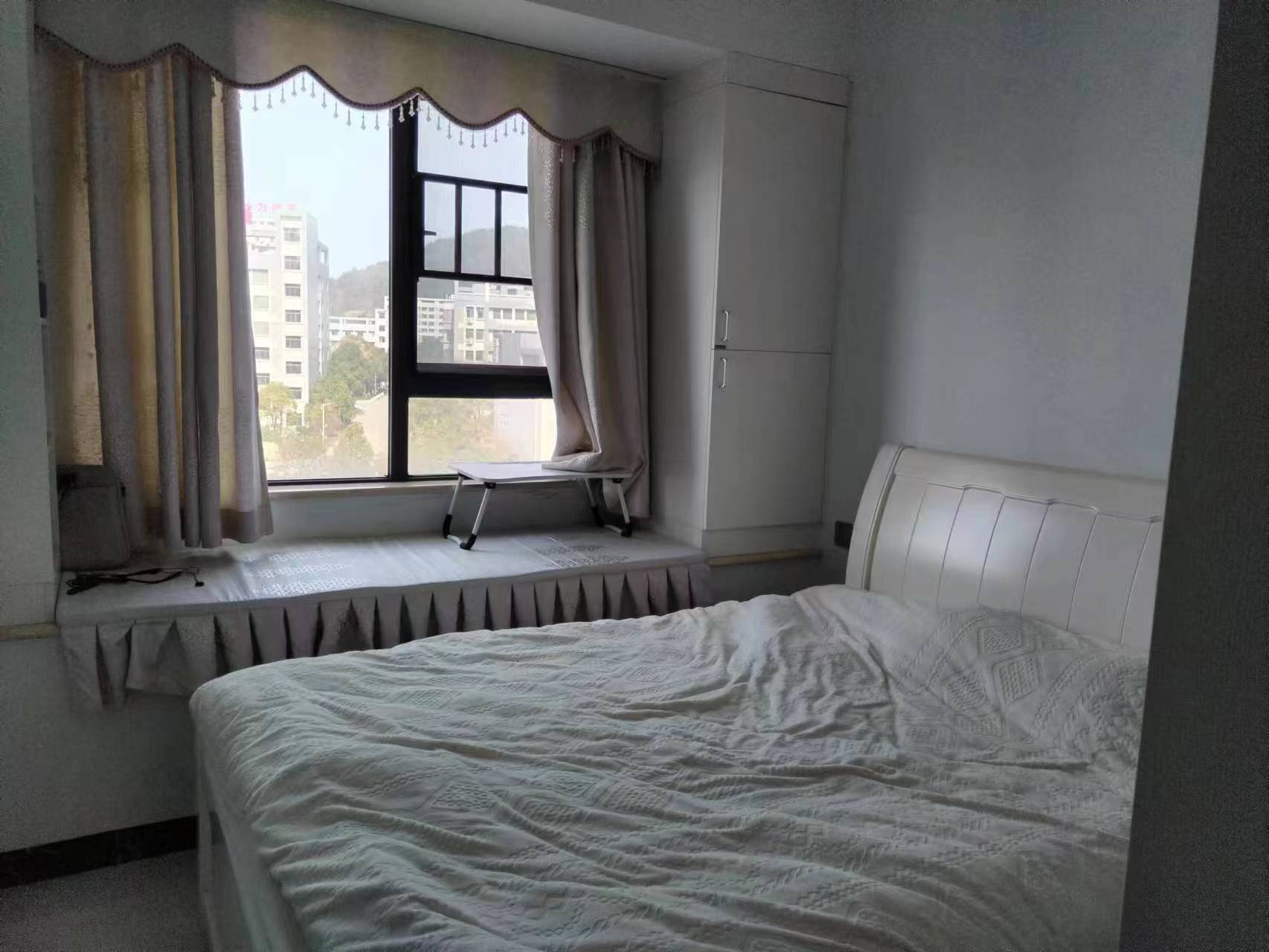 百弘学府城 3室2厅2卫 1800.0元/月 百弘学府城 3室2厅2卫 1800.0元/月室内图