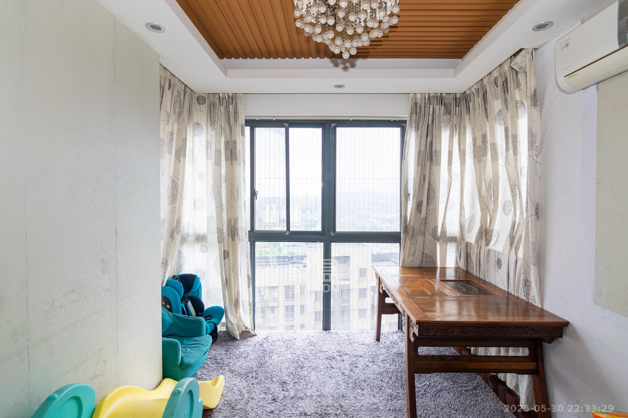 联诚国际城 3室2厅1卫 69.8万 联诚国际城 3室2厅1卫 69.8万阳台