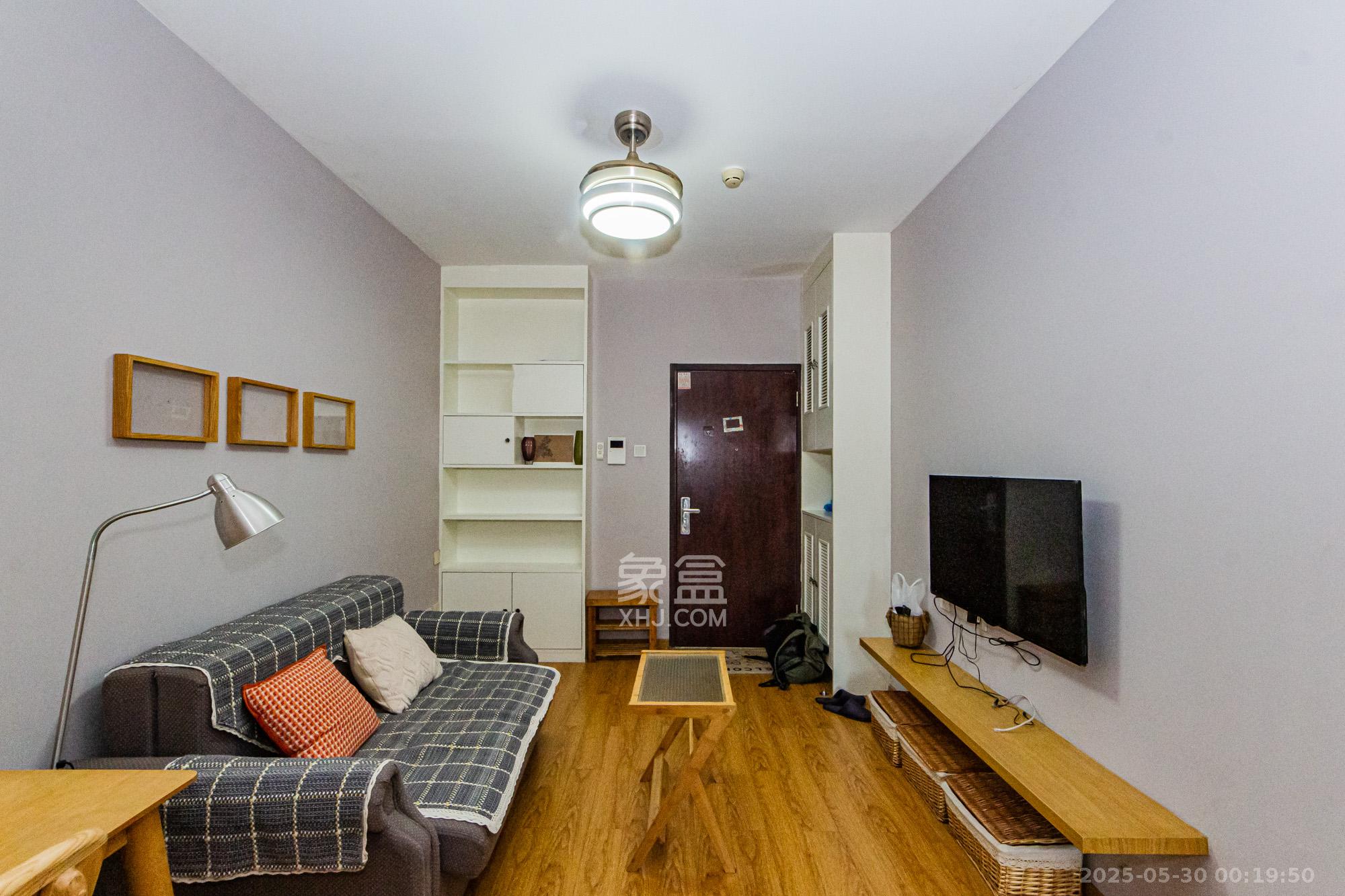 北辰三角洲E3区 1室1厅1卫 55.0万 北辰三角洲E3区 1室1厅1卫 55.0万客厅