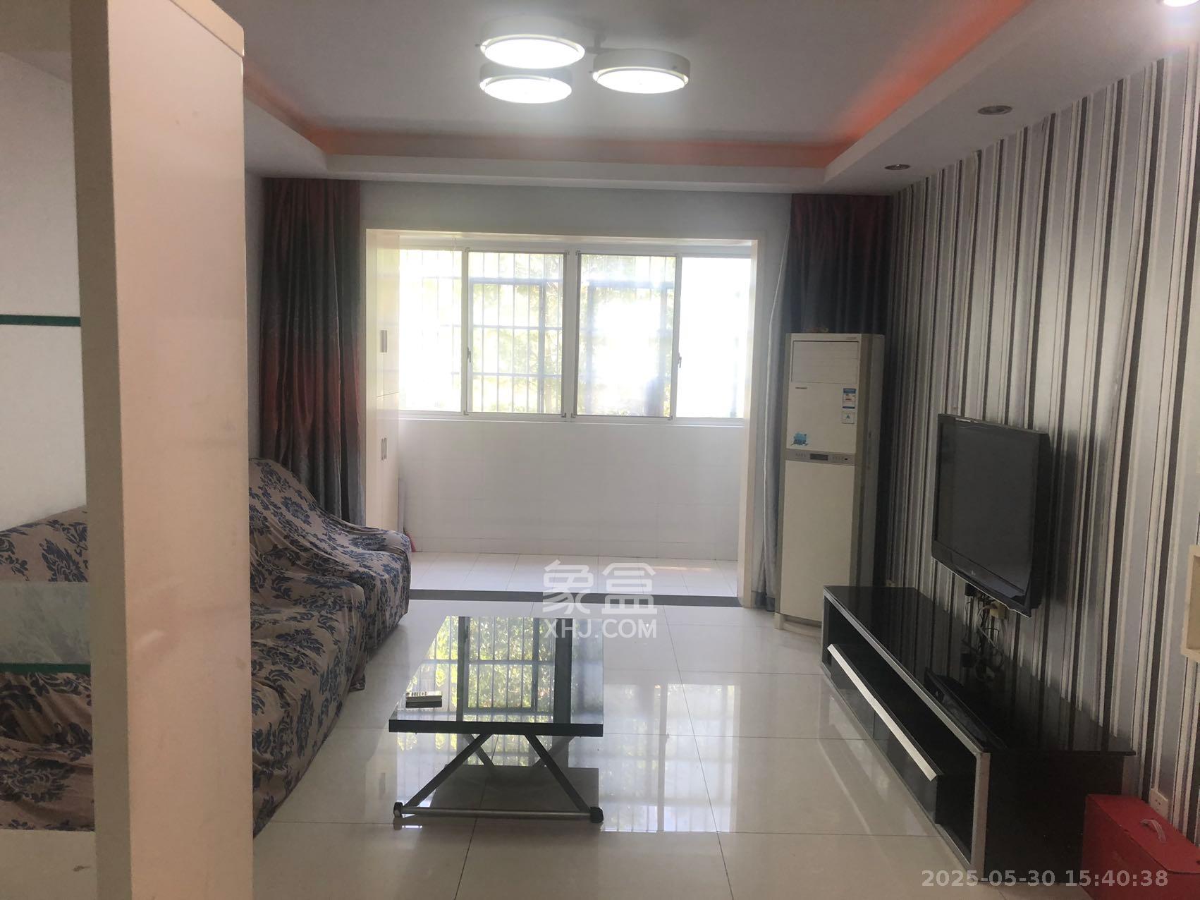 嘉盛华庭(一期、二期、三期) 2室2厅1卫 2500.0元/月 嘉盛华庭(一期、二期、三期) 2室2厅1卫 2500.0元/月室内图