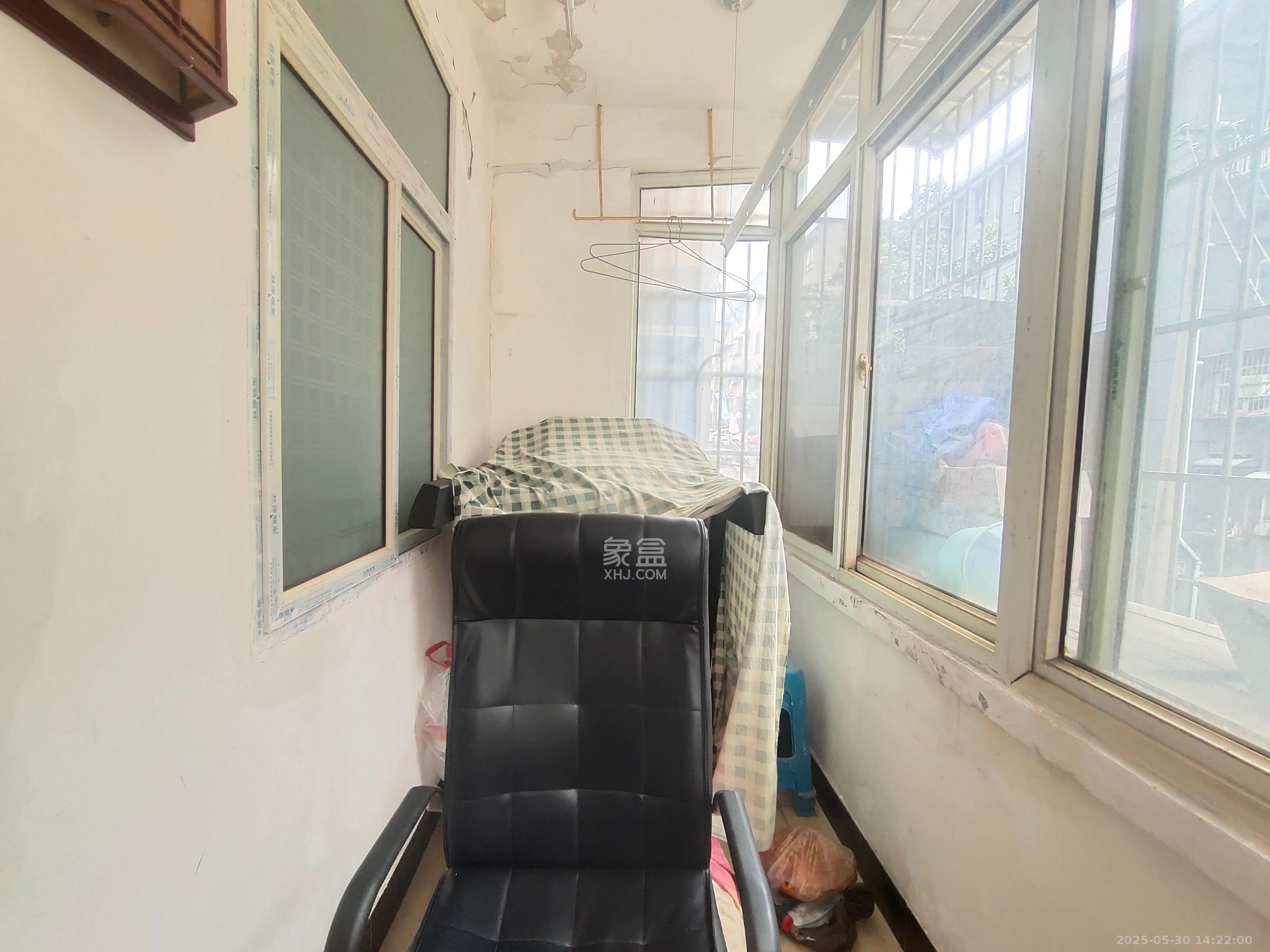 宝塔山中山百货公司宿舍 2室2厅1卫 1400.0元/月 宝塔山中山百货公司宿舍 2室2厅1卫 1400.0元/月室内图