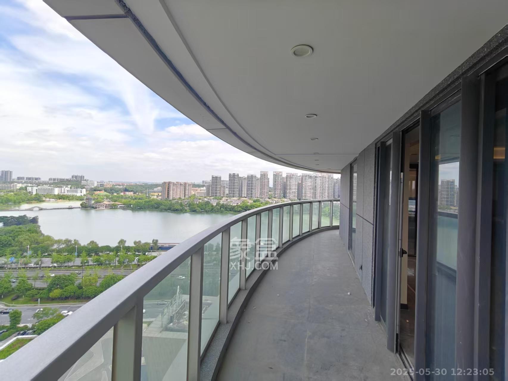 绿地V岛 5室2厅3卫 10000.0元/月 绿地V岛 5室2厅3卫 10000.0元/月室内图