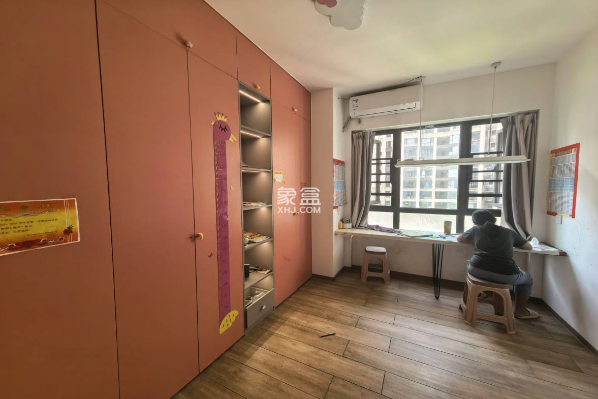 恩祥新城 4室2厅2卫 3800.0元/月 恩祥新城 4室2厅2卫 3800.0元/月室内图