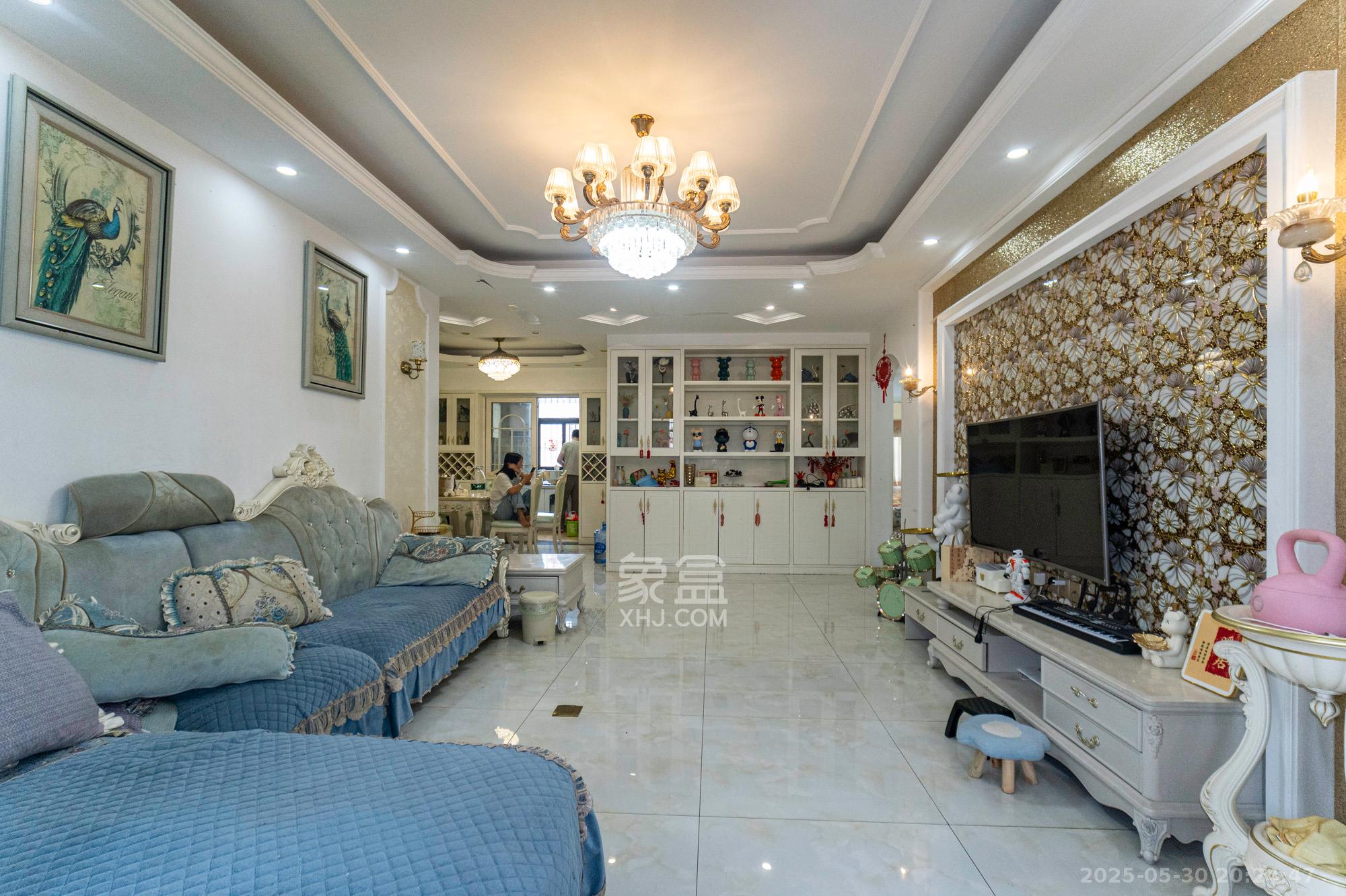 幸福里润城(幸福里二期) 3室2厅2卫 86.8万 幸福里润城(幸福里二期) 3室2厅2卫 86.8万客厅