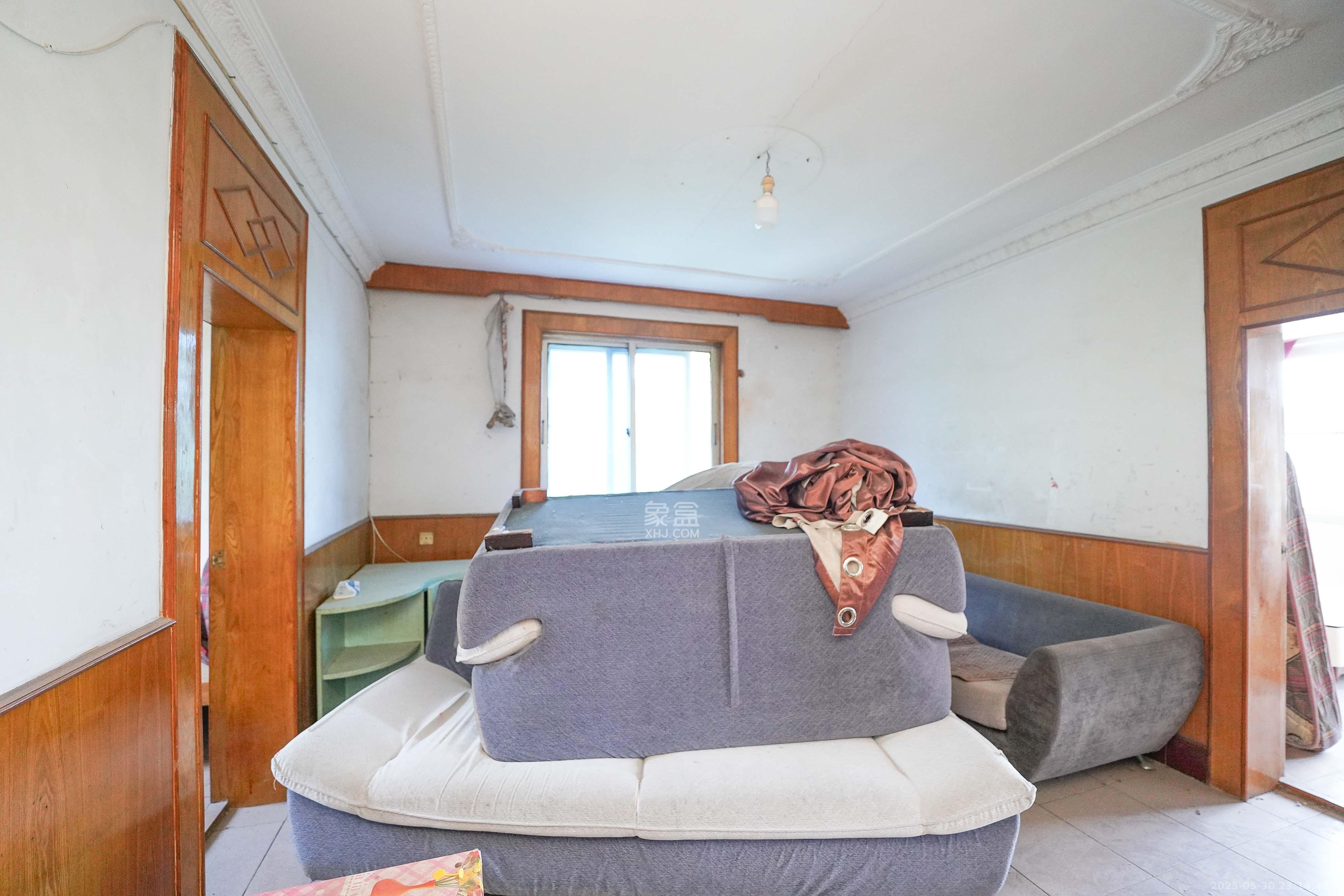 暮云镇水电八局 3室2厅1卫 30.0万 暮云镇水电八局 3室2厅1卫 30.0万客厅