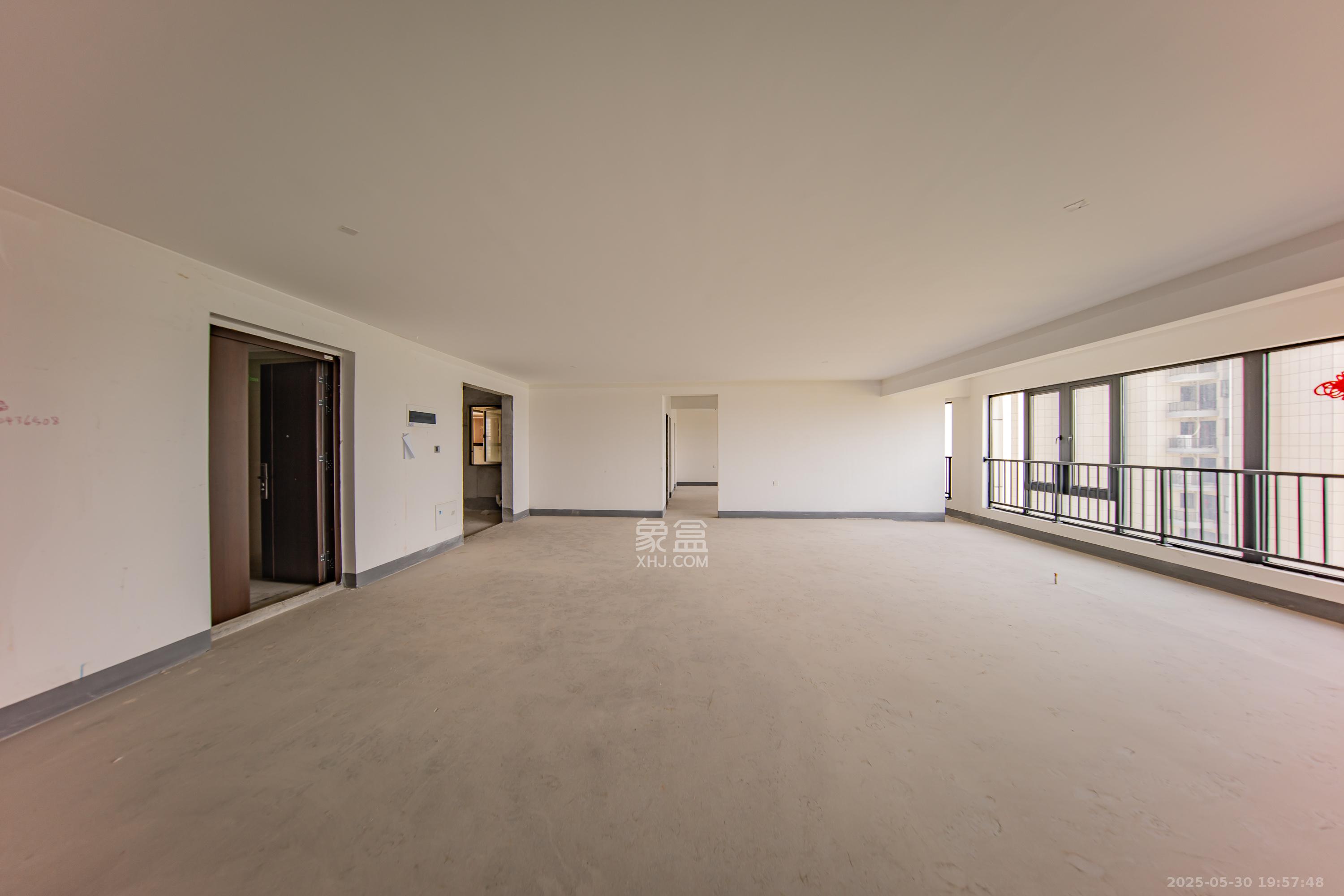 建投象山国际  5室2厅3卫   249.80万客厅