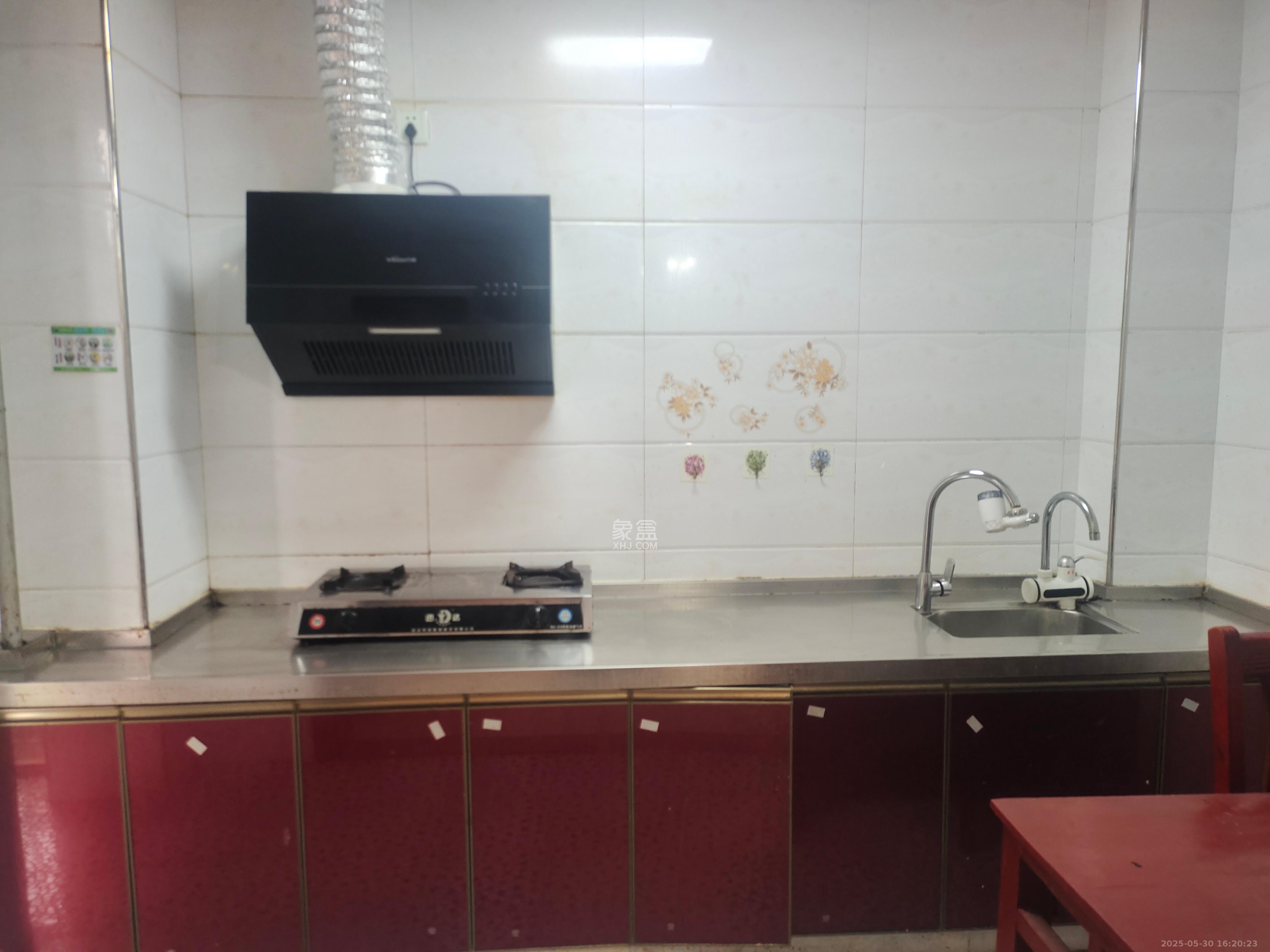 米兰春天  4室2厅1卫    2200.0元/月 米兰春天  4室2厅1卫    2200.0元/月室内图