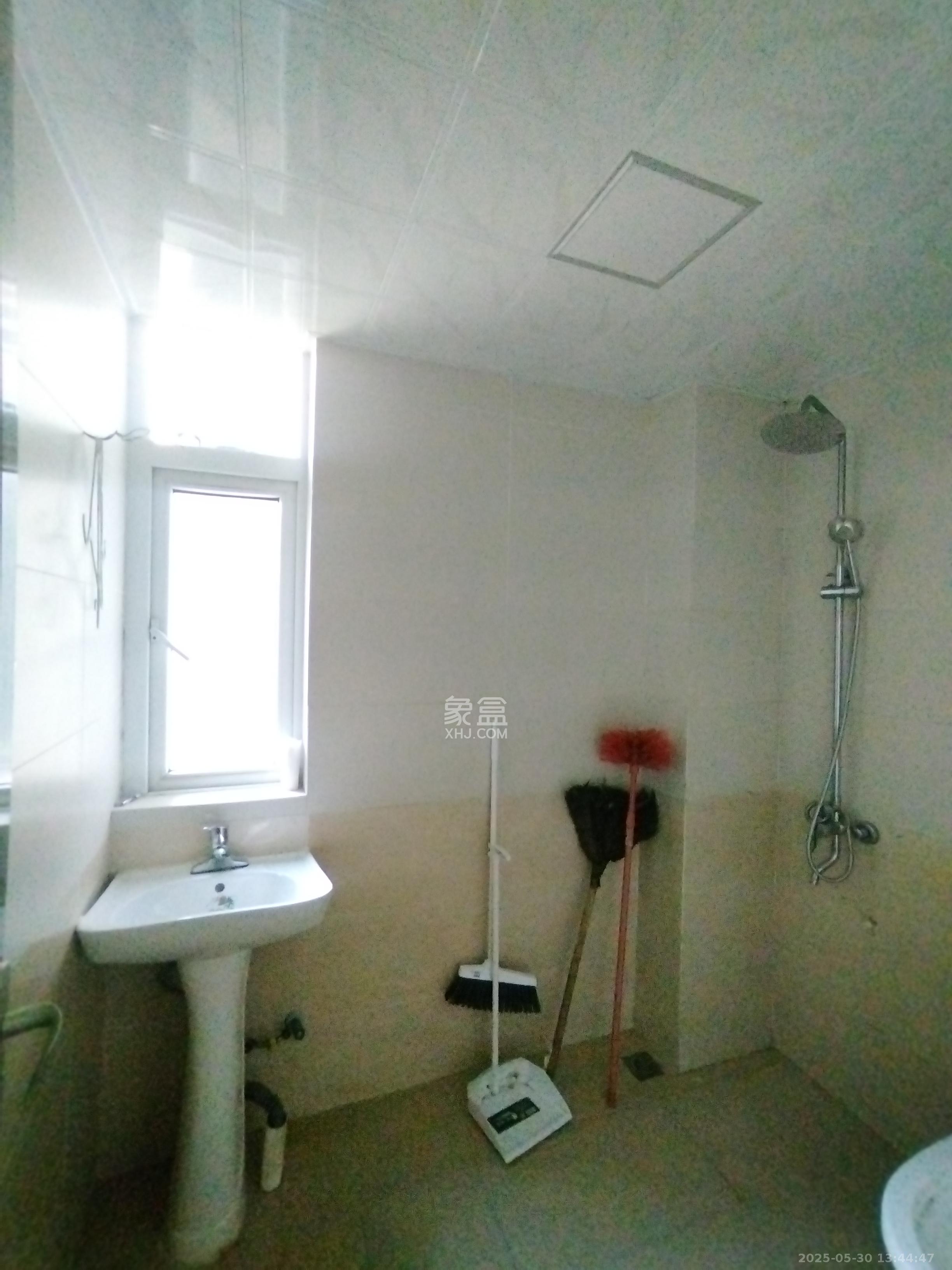 和悦城(蟠龙景苑) 3室2厅2卫 1800.0元/月 和悦城(蟠龙景苑) 3室2厅2卫 1800.0元/月室内图