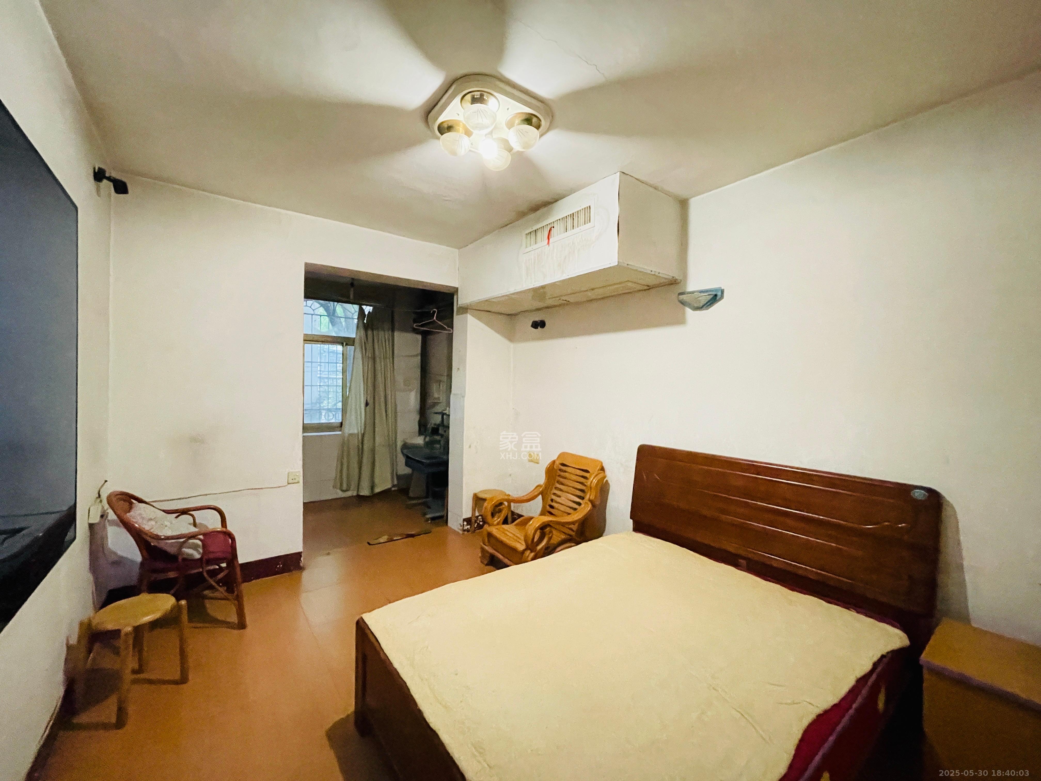 文艺村  3室2厅1卫   2300.00元/月室内图