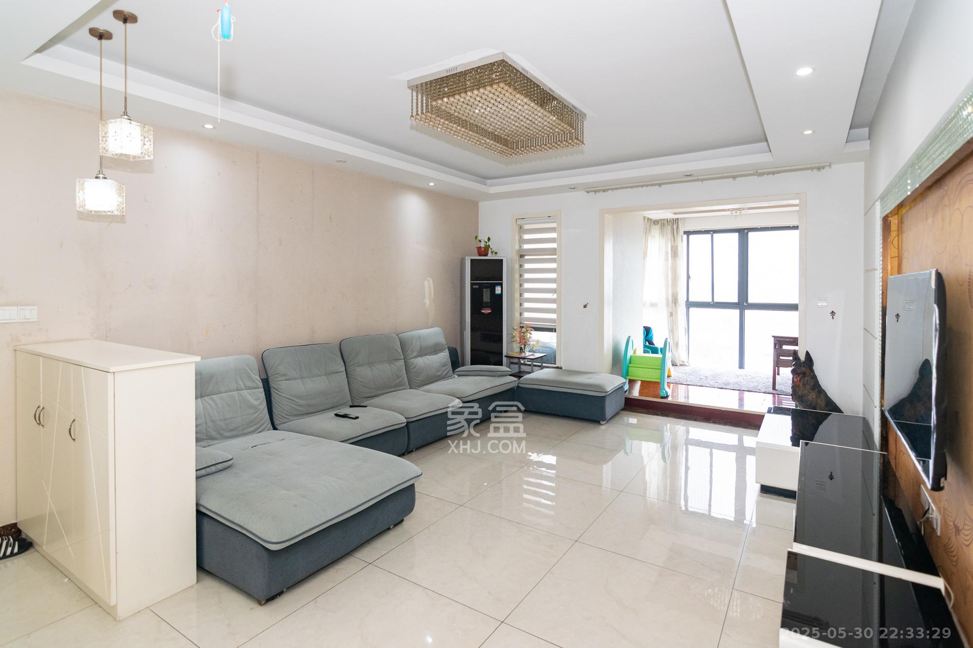 联诚国际城 3室2厅1卫 69.8万 联诚国际城 3室2厅1卫 69.8万客厅