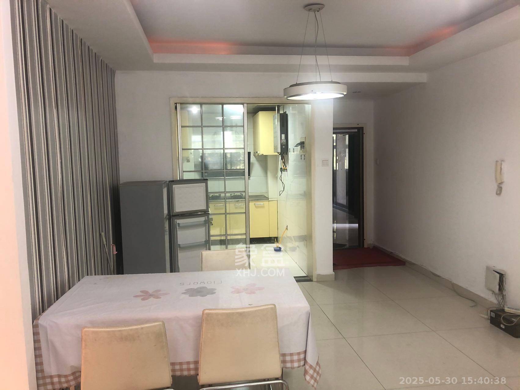 嘉盛华庭(一期、二期、三期) 2室2厅1卫 2500.0元/月 嘉盛华庭(一期、二期、三期) 2室2厅1卫 2500.0元/月室内图