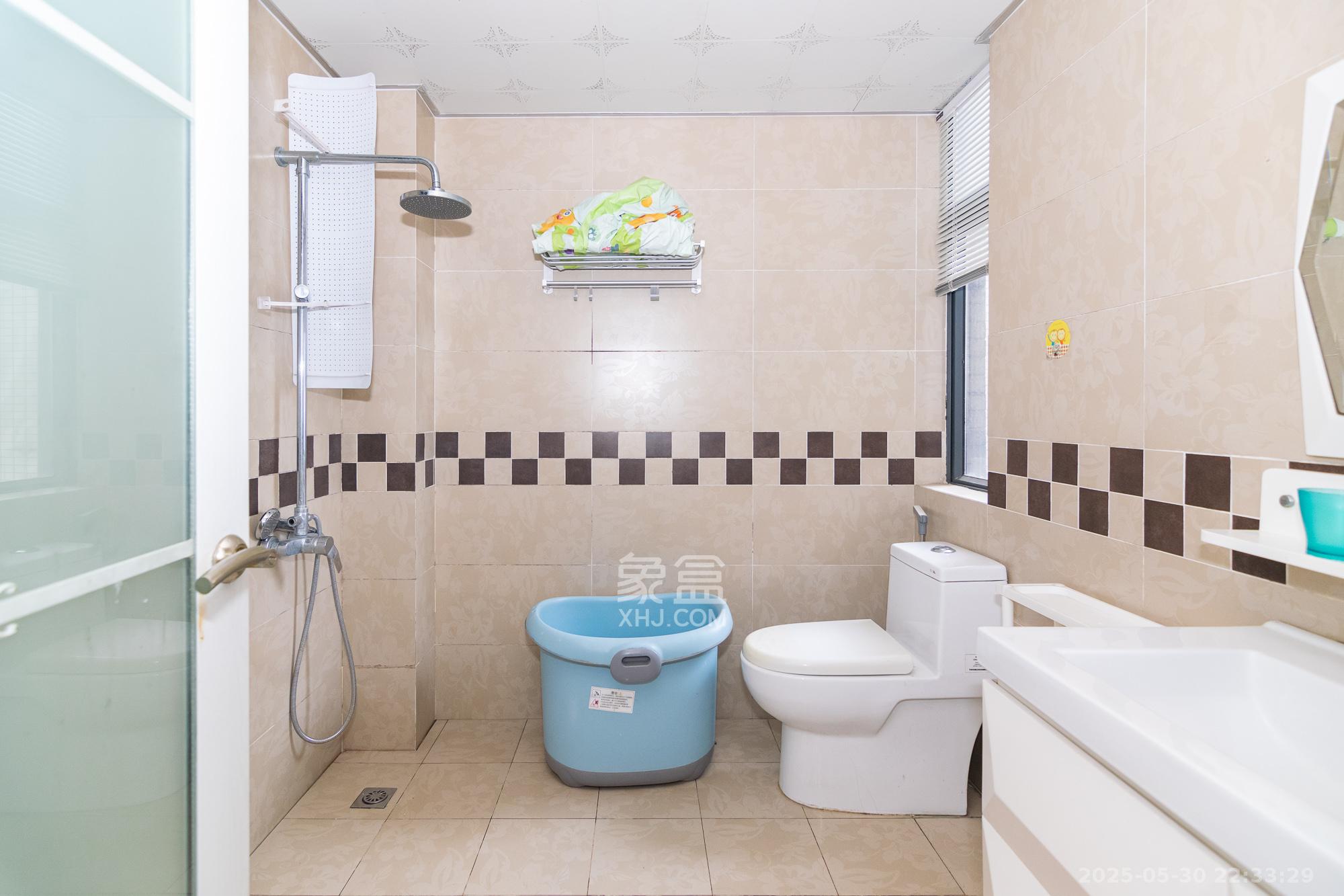 联诚国际城 3室2厅1卫 69.8万 联诚国际城 3室2厅1卫 69.8万卫生间