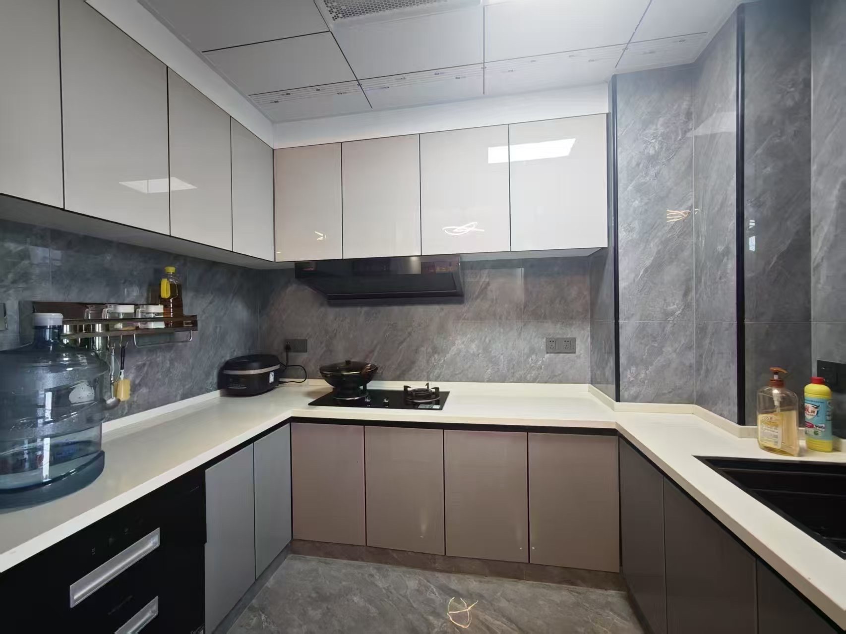 三一街区 3室2厅1卫 72.8万 三一街区 3室2厅1卫 72.8万客厅