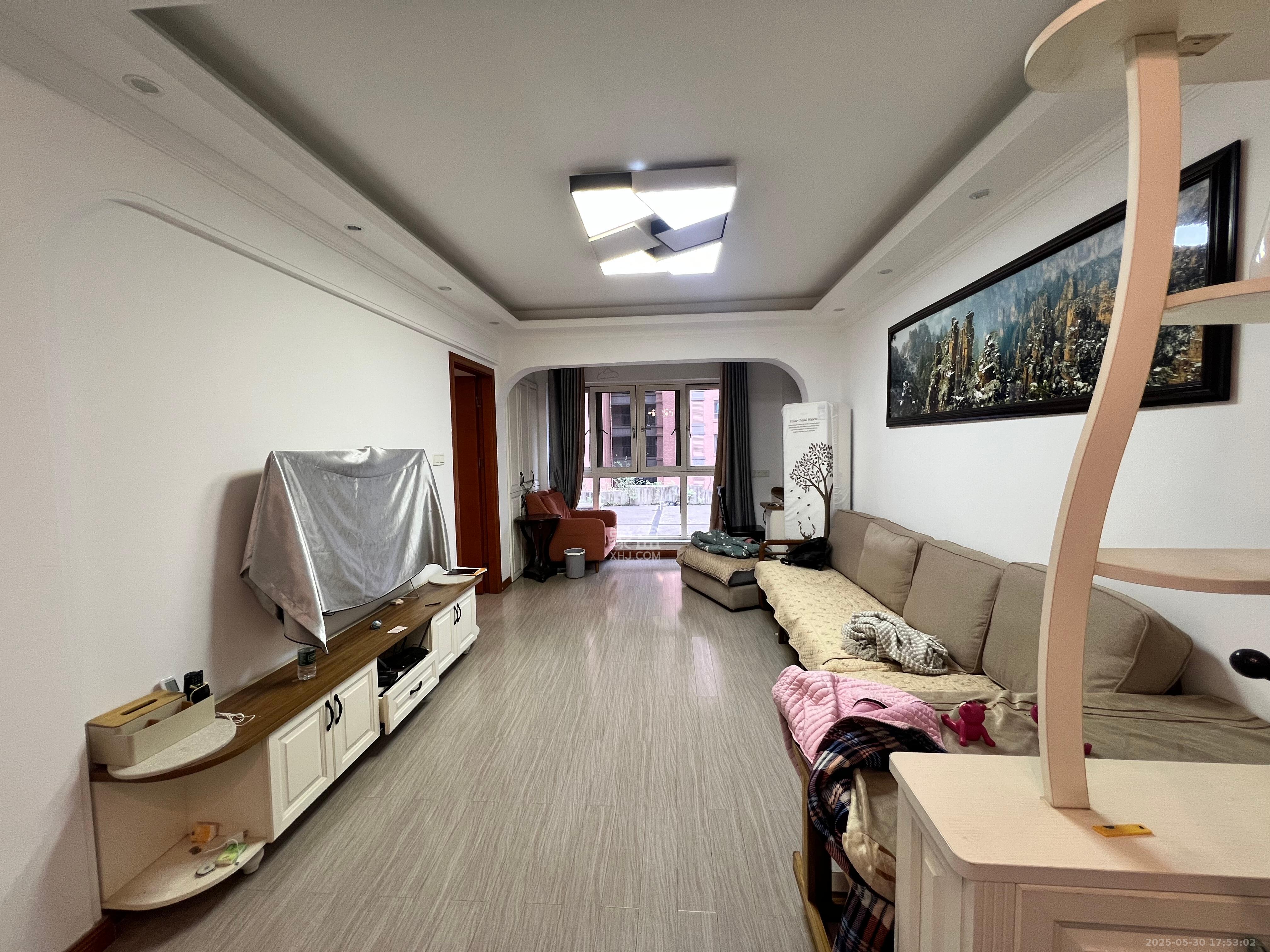 润屋美院  3室2厅1卫    2000.0元/月