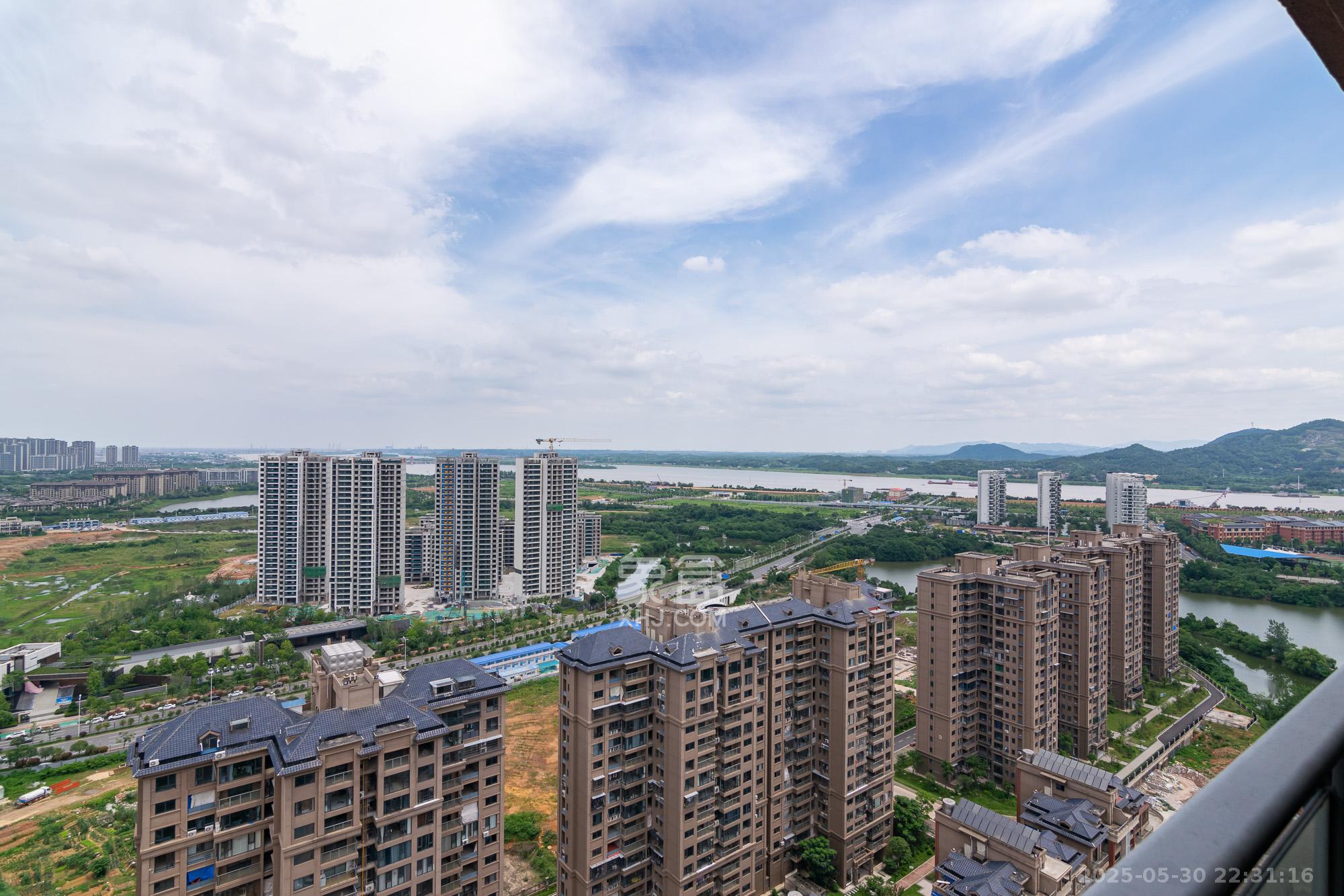 朗诗麓岛  5室2厅2卫   66.00万其他