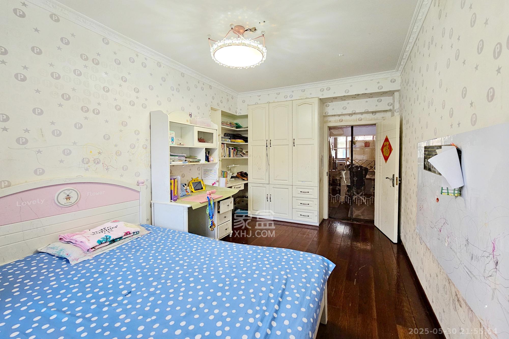 三江花中城 5室2厅2卫 126.8万 三江花中城 5室2厅2卫 126.8万卧室