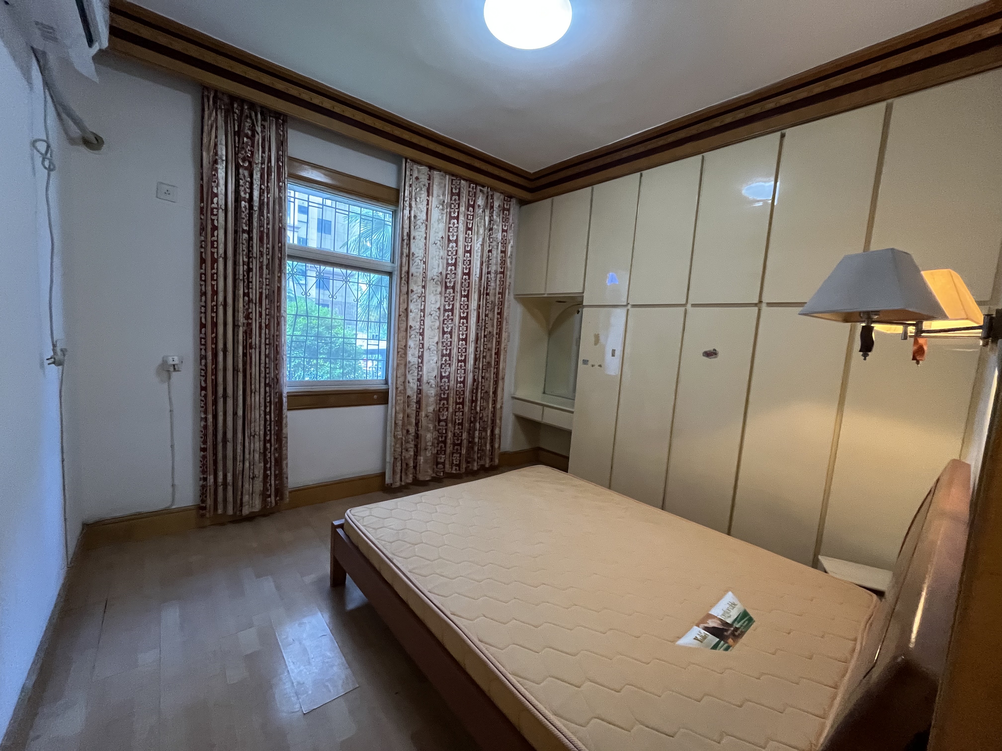 电力局家属楼  3室2厅1卫   38.00万客厅
