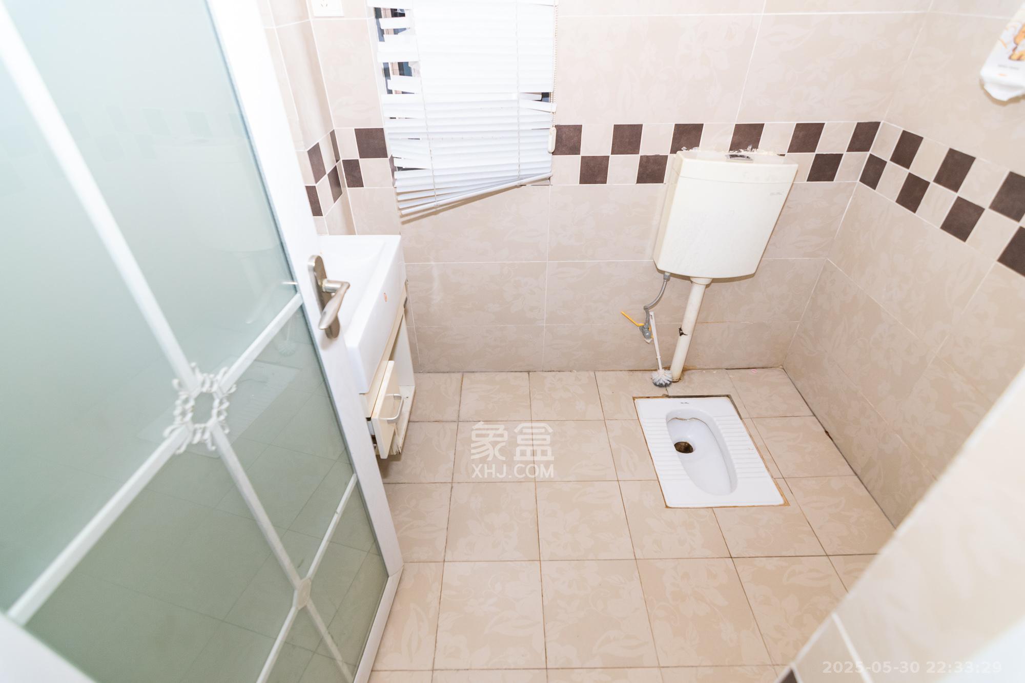 联诚国际城 3室2厅1卫 69.8万 联诚国际城 3室2厅1卫 69.8万卫生间