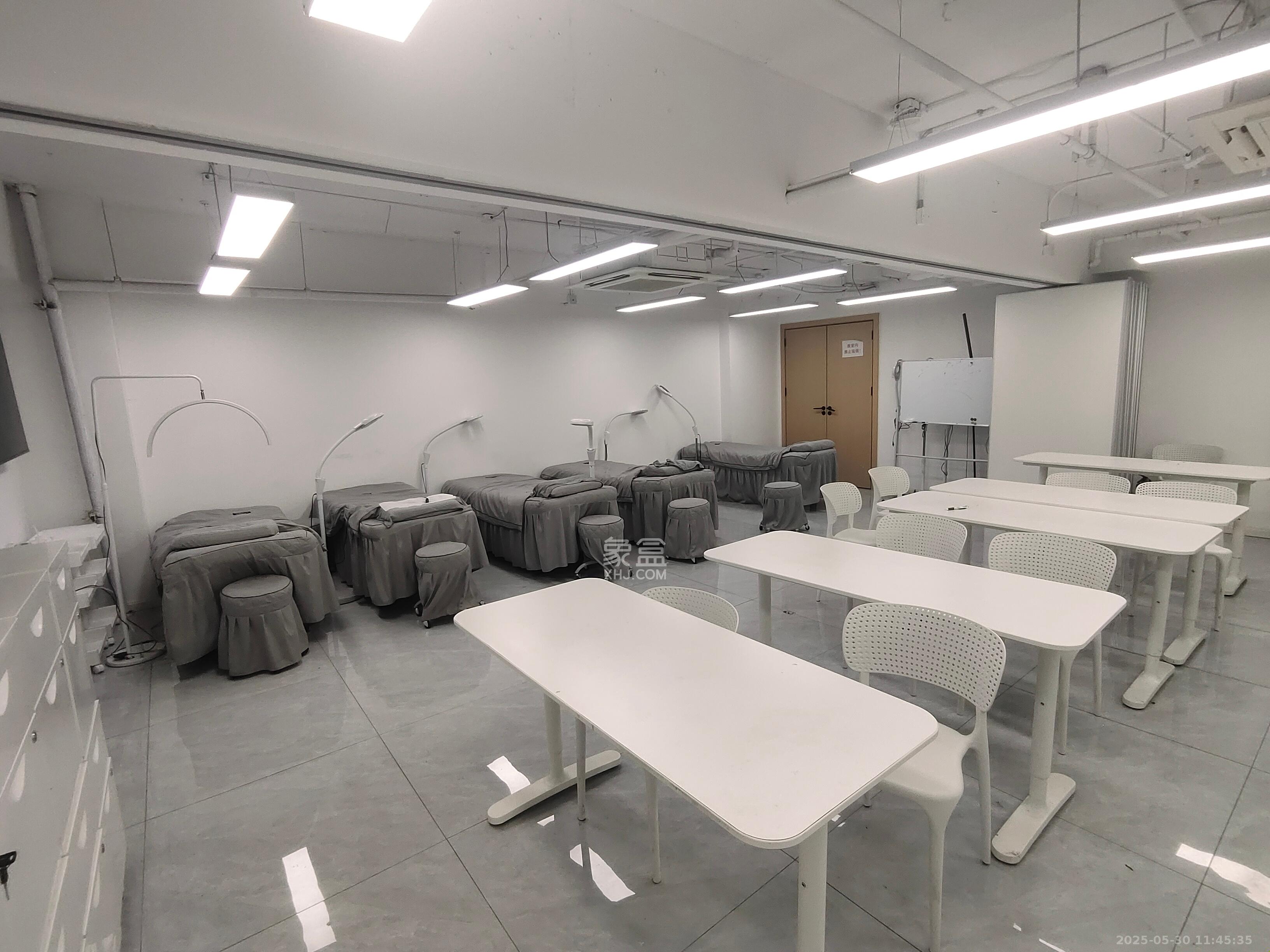 荟聚之光  1室0厅0卫    4000.0元/月 荟聚之光  1室0厅0卫    4000.0元/月室内图