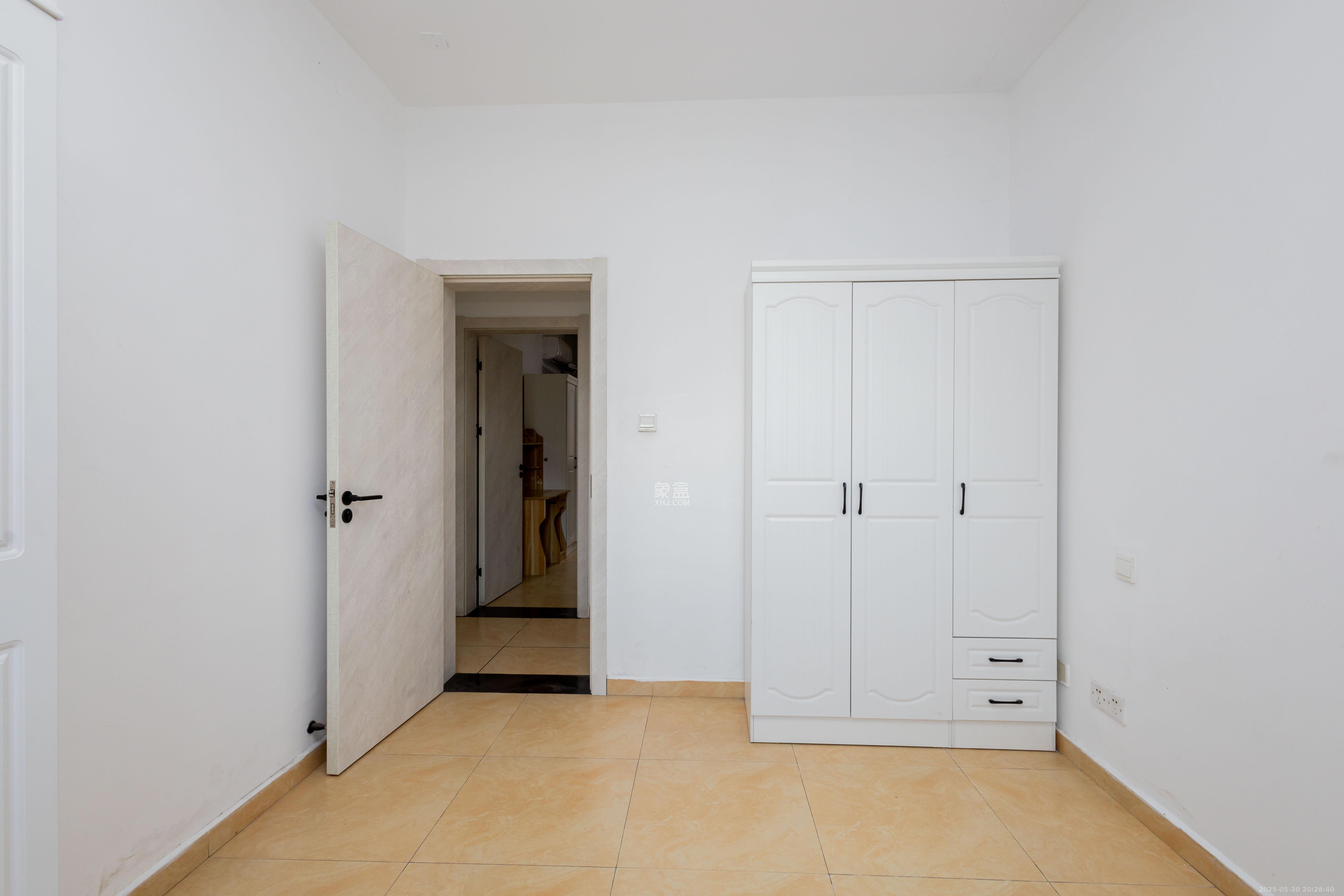 三景国际  3室2厅1卫    68.8万 三景国际  3室2厅1卫    68.8万卧室