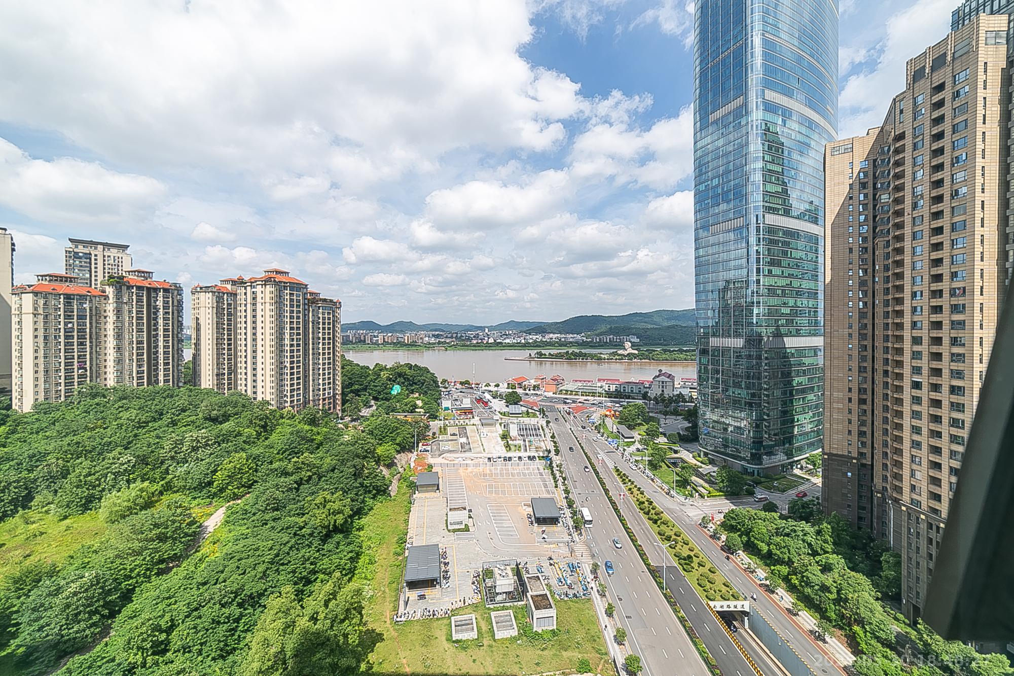 东怡外国（南湖一号)  1室1厅1卫   73.00万其他