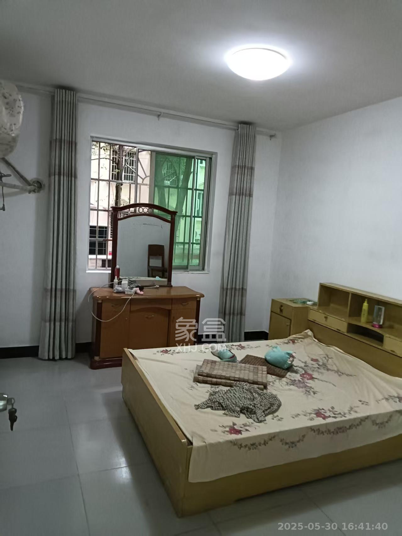 中南汽车世界  2室2厅1卫    1300.0元/月室内图