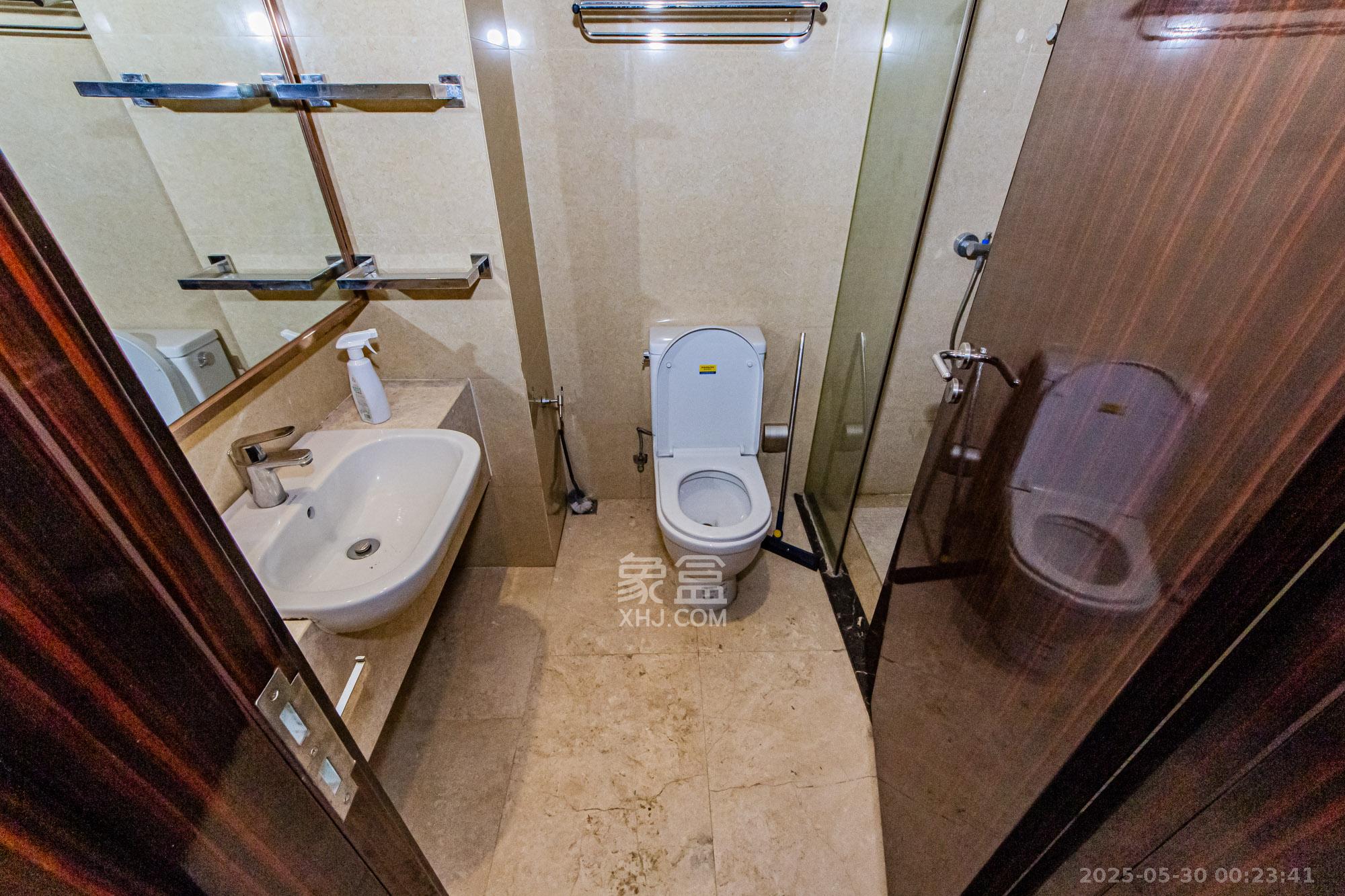 北辰定江洋 3室2厅2卫 290.0万 北辰定江洋 3室2厅2卫 290.0万卫生间