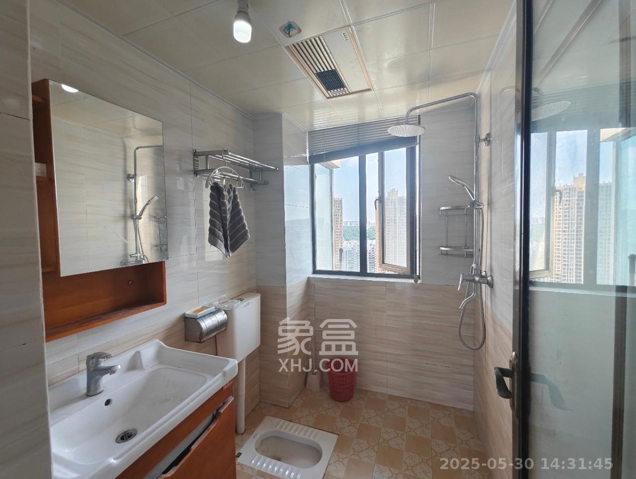 卓越蔚蓝城邦  3室1厅2卫   2000.00元/月室内图
